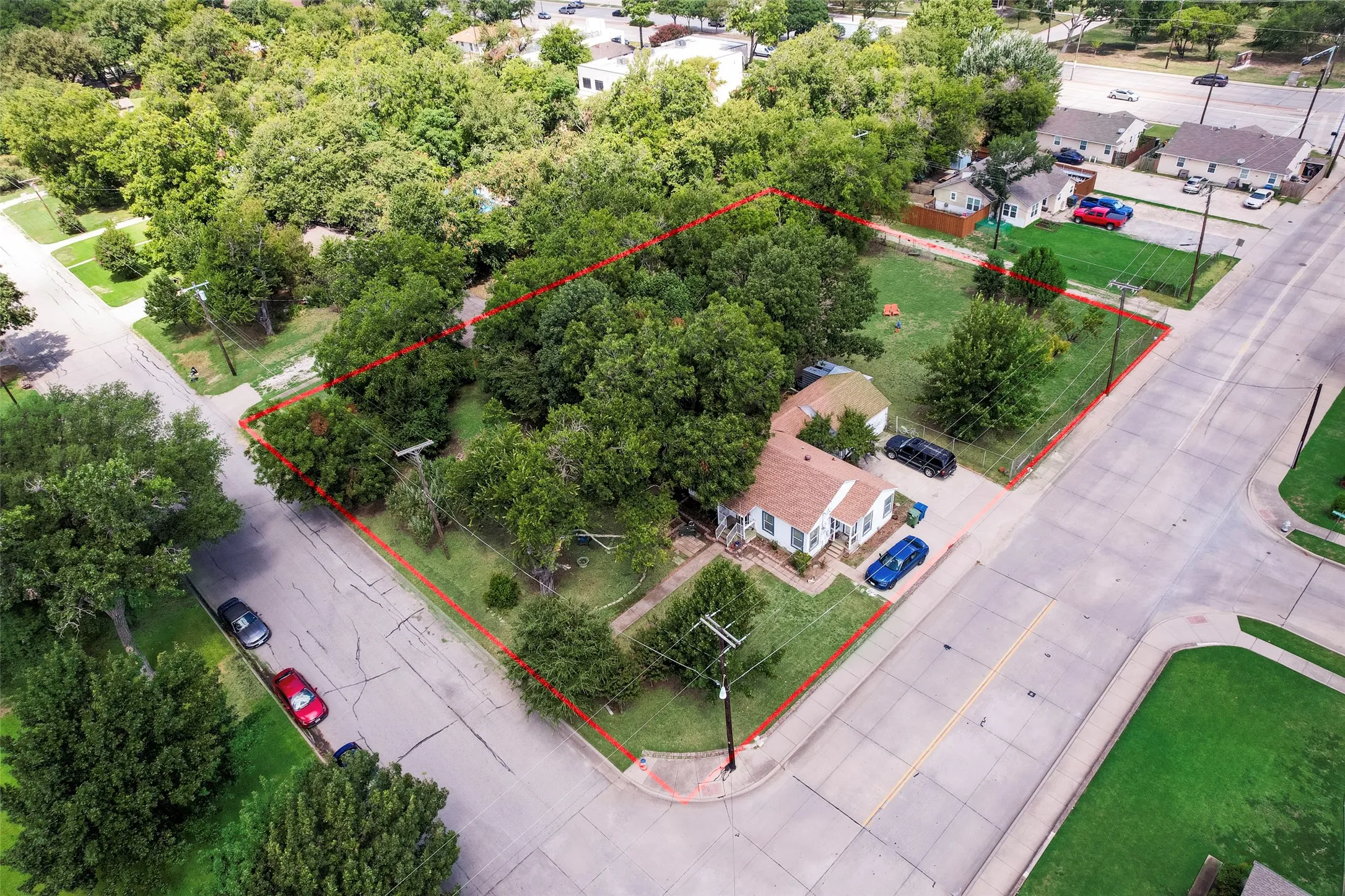 Single Family Residence For Sale in Dallas County , 1715 Francis Street, Carrollton, Texas 75006, 2 Bedrooms, 1 Bathroom, 1 Garage spaces, 912 Sqft, built in 1946, Price $349,000, mls#21260152, Real Estate Agent in Carrollton, Homes For Sale in Dallas county, Homes For Sale in Carrollton, Realtor in Carrollton Texas, Real Estate Brokerage Independent Realty Texas, Luminita Cordes Realtor