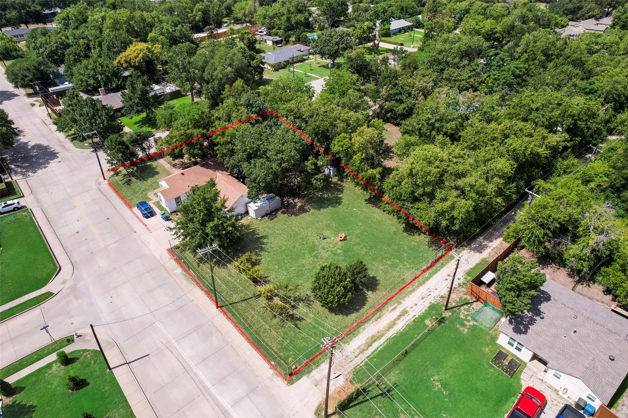 Single Family Residence For Sale in Dallas County , 1715 Francis Street, Carrollton, Texas 75006, 2 Bedrooms, 1 Bathroom, 1 Garage spaces, 912 Sqft, built in 1946, Price $349,000, mls#21260152, Real Estate Agent in Carrollton, Homes For Sale in Dallas county, Homes For Sale in Carrollton, Realtor in Carrollton Texas, Real Estate Brokerage Independent Realty Texas, Luminita Cordes Realtor