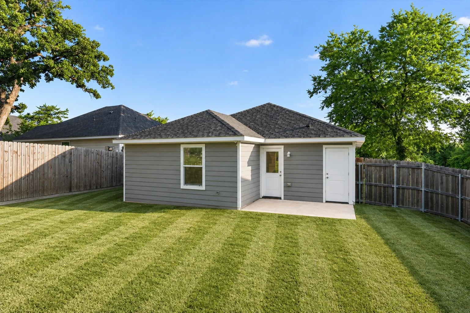 Single Family Residence For Sale in Grayson County , 422 E Shepherd Street, Denison, Texas 75021, 3 Bedroom, 2 Bathroom, Garage spaces, 1,170 Sqft, built in 2022, mls#21263675, Real Estate Agent in Denison, Homes For Sale in Grayson county, Homes For Sale in Denison, Realtor in Denison Texas, Real Estate Brokerage Independent Realty Texas, Luminita Cordes Realtor