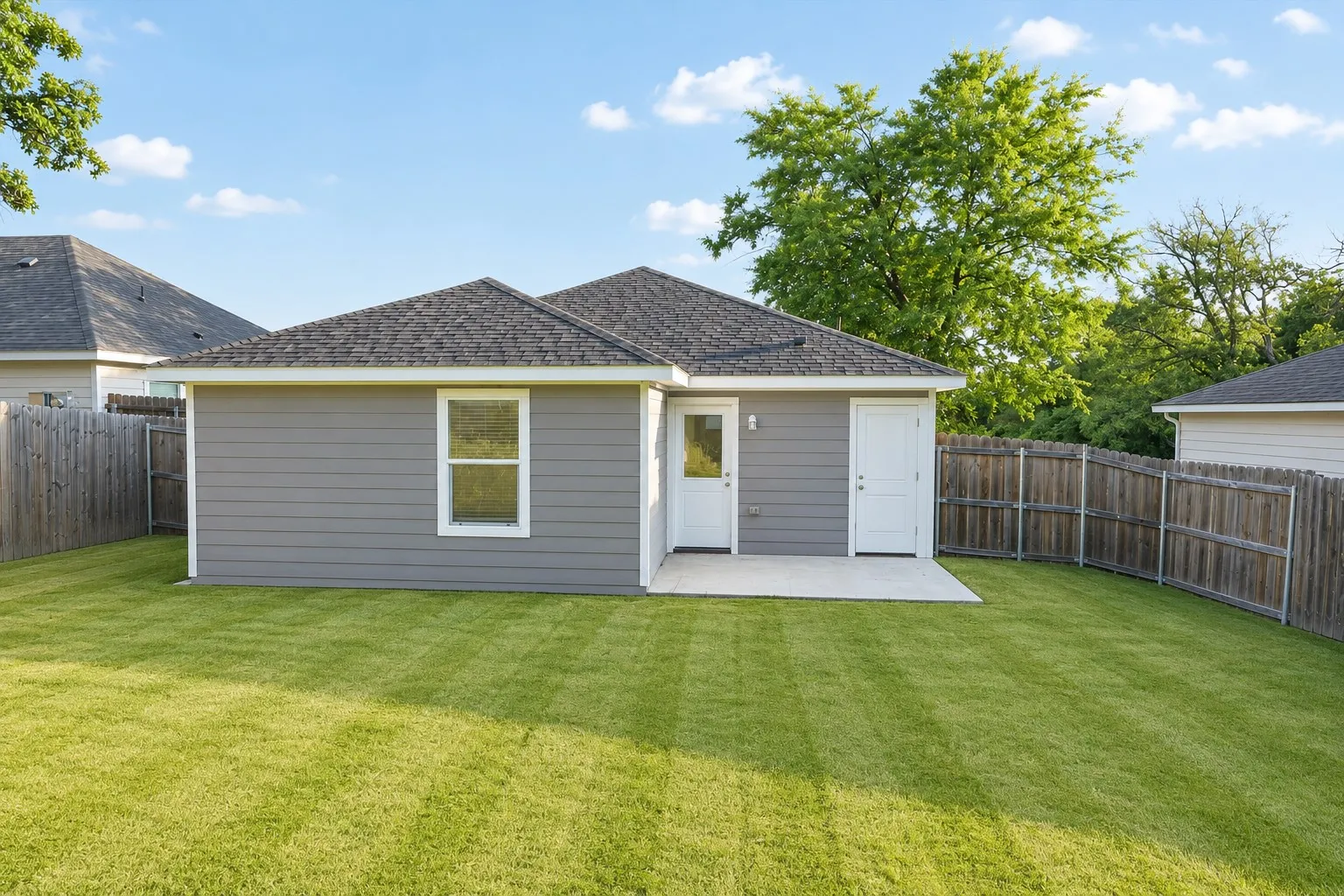 Single Family Residence For Sale in Grayson County , 422 E Shepherd Street, Denison, Texas 75021, 3 Bedroom, 2 Bathroom, Garage spaces, 1,170 Sqft, built in 2022, mls#21263675, Real Estate Agent in Denison, Homes For Sale in Grayson county, Homes For Sale in Denison, Realtor in Denison Texas, Real Estate Brokerage Independent Realty Texas, Luminita Cordes Realtor