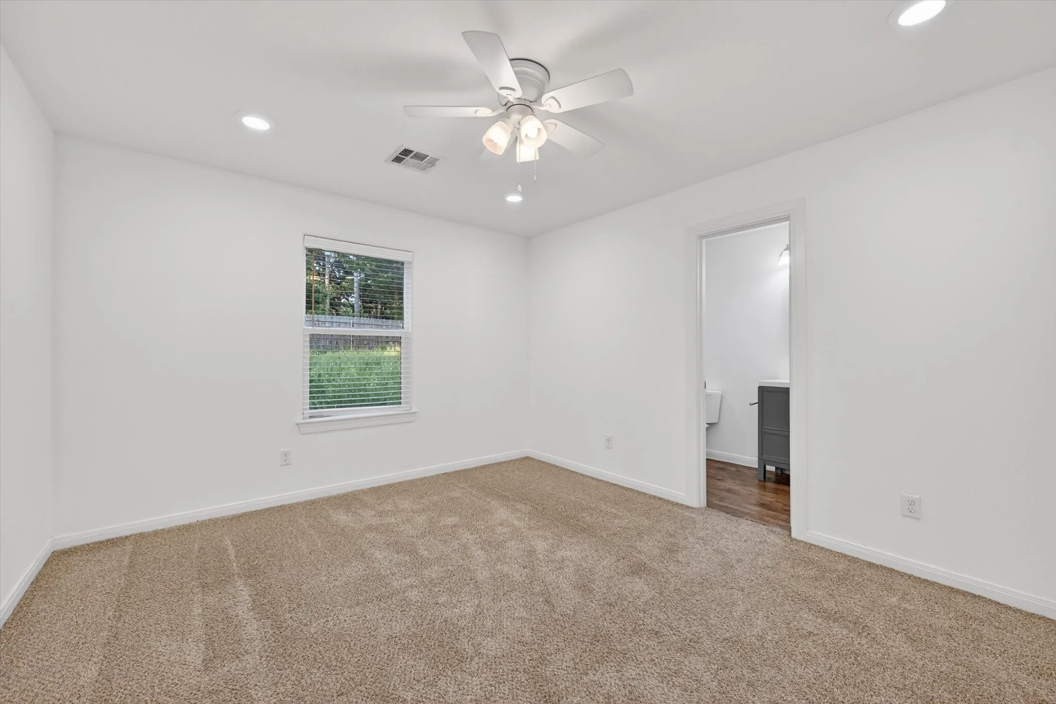 Single Family Residence For Sale in Grayson County , 422 E Shepherd Street, Denison, Texas 75021, 3 Bedroom, 2 Bathroom, Garage spaces, 1,170 Sqft, built in 2022, mls#21263675, Real Estate Agent in Denison, Homes For Sale in Grayson county, Homes For Sale in Denison, Realtor in Denison Texas, Real Estate Brokerage Independent Realty Texas, Luminita Cordes Realtor