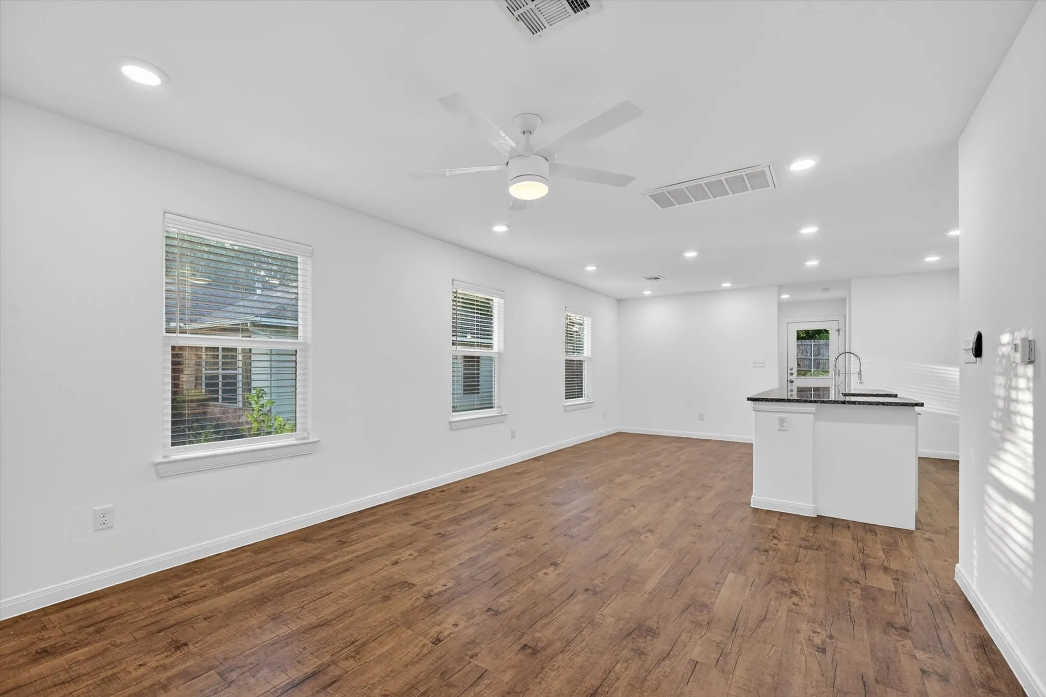 Single Family Residence For Sale in Grayson County , 422 E Shepherd Street, Denison, Texas 75021, 3 Bedroom, 2 Bathroom, Garage spaces, 1,170 Sqft, built in 2022, mls#21263675, Real Estate Agent in Denison, Homes For Sale in Grayson county, Homes For Sale in Denison, Realtor in Denison Texas, Real Estate Brokerage Independent Realty Texas, Luminita Cordes Realtor