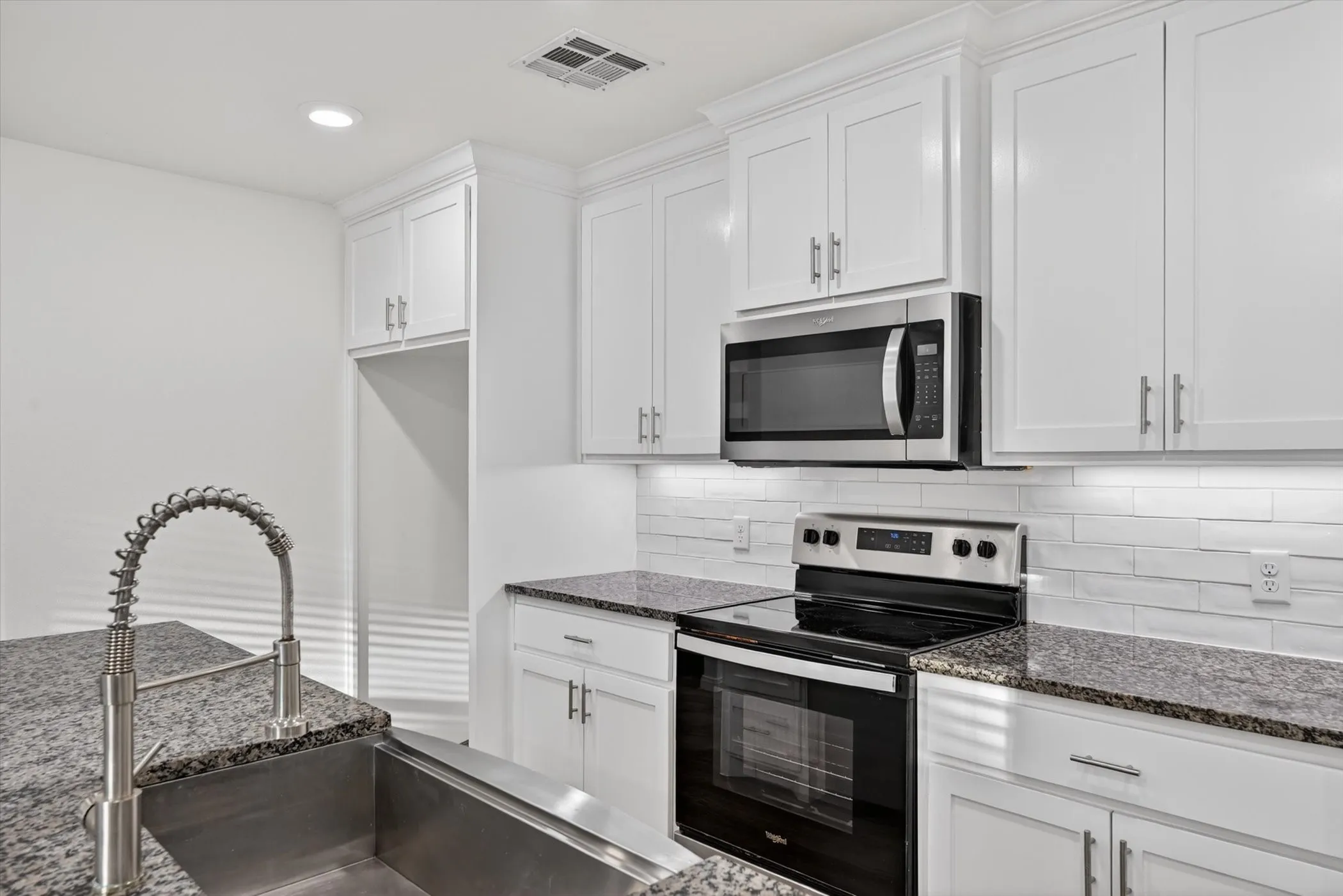 Single Family Residence For Sale in Grayson County , 422 E Shepherd Street, Denison, Texas 75021, 3 Bedroom, 2 Bathroom, Garage spaces, 1,170 Sqft, built in 2022, mls#21263675, Real Estate Agent in Denison, Homes For Sale in Grayson county, Homes For Sale in Denison, Realtor in Denison Texas, Real Estate Brokerage Independent Realty Texas, Luminita Cordes Realtor