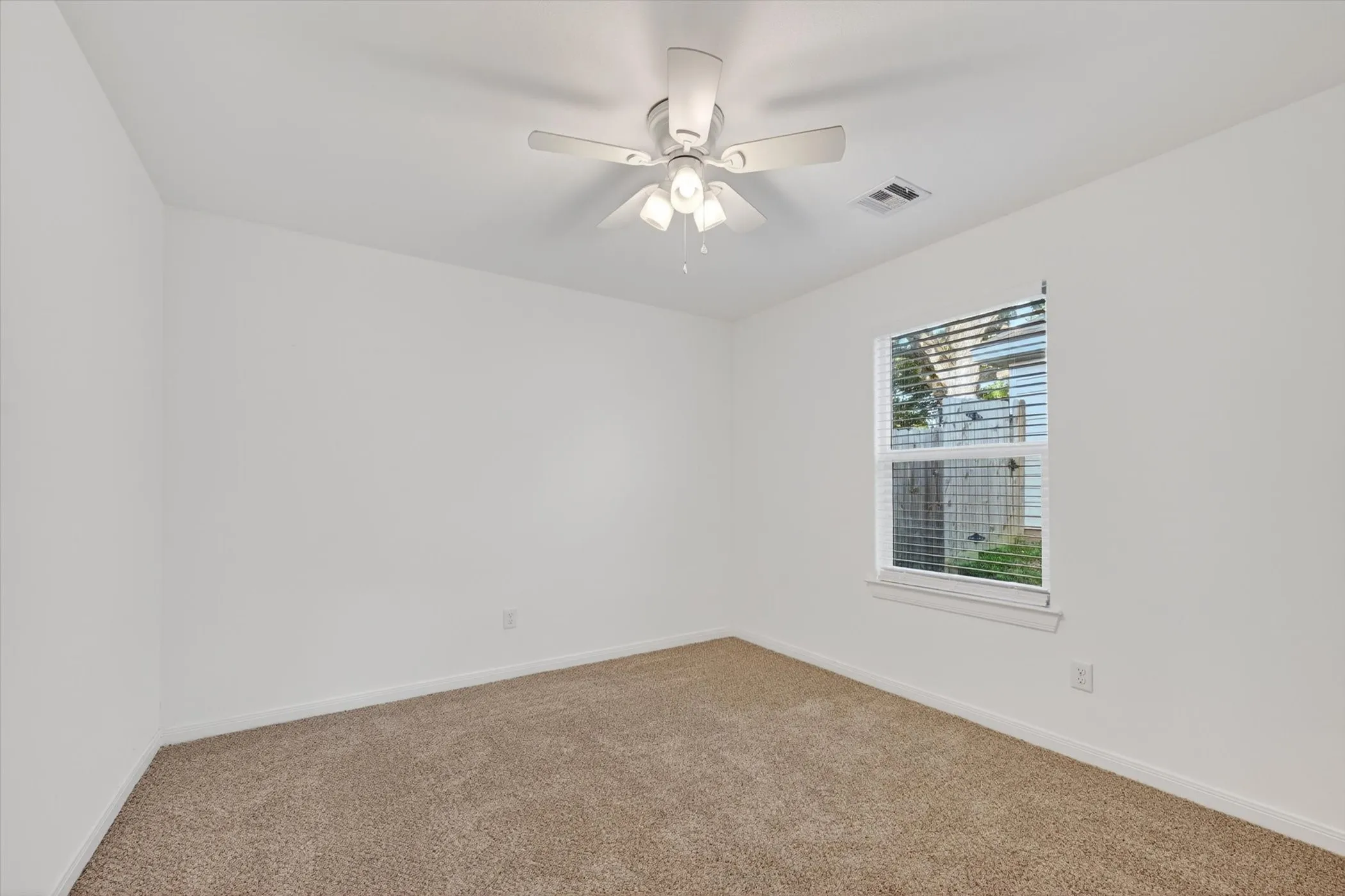 Single Family Residence For Sale in Grayson County , 422 E Shepherd Street, Denison, Texas 75021, 3 Bedroom, 2 Bathroom, Garage spaces, 1,170 Sqft, built in 2022, mls#21263675, Real Estate Agent in Denison, Homes For Sale in Grayson county, Homes For Sale in Denison, Realtor in Denison Texas, Real Estate Brokerage Independent Realty Texas, Luminita Cordes Realtor