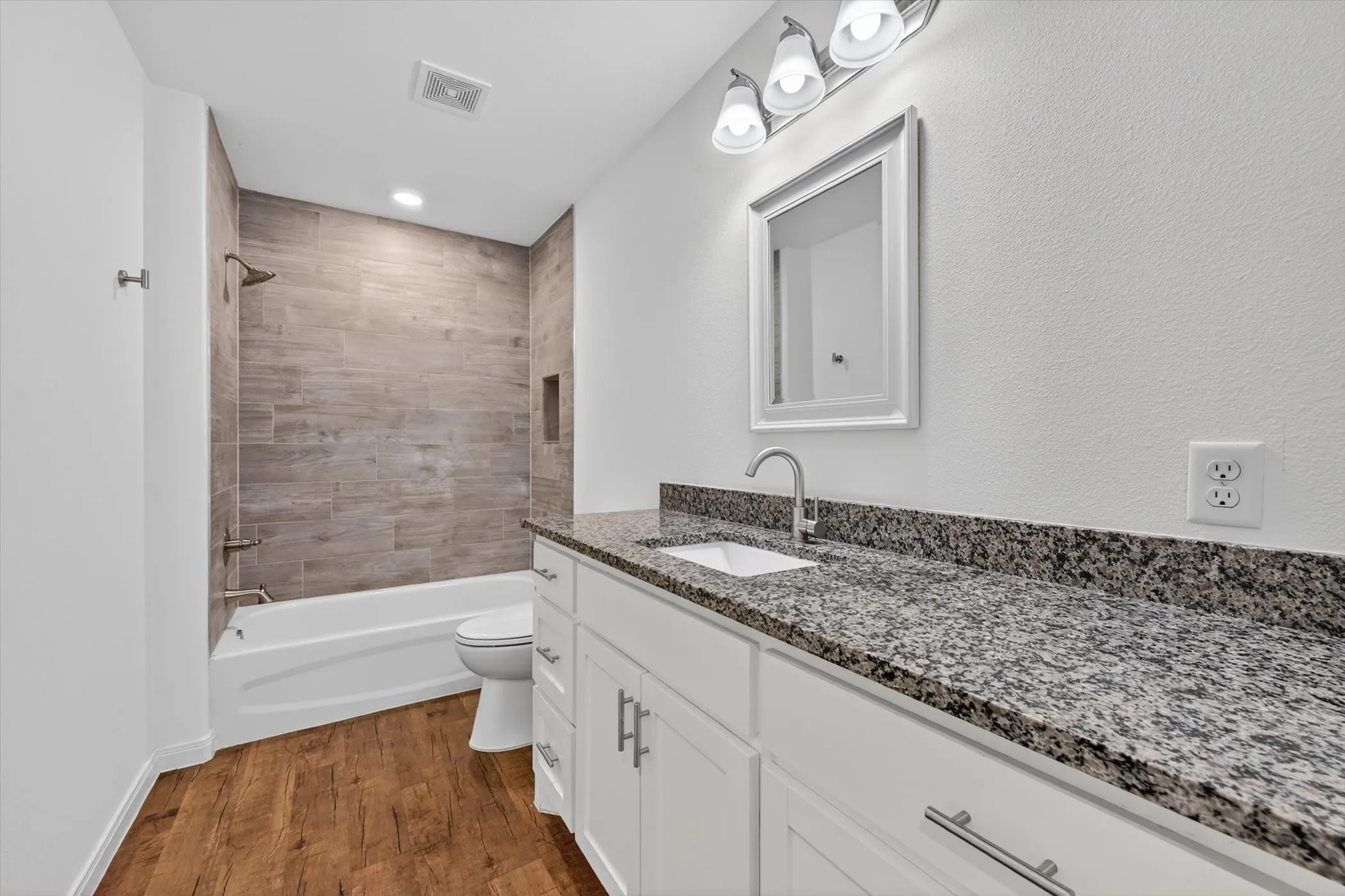 Single Family Residence For Sale in Grayson County , 422 E Shepherd Street, Denison, Texas 75021, 3 Bedroom, 2 Bathroom, Garage spaces, 1,170 Sqft, built in 2022, mls#21263675, Real Estate Agent in Denison, Homes For Sale in Grayson county, Homes For Sale in Denison, Realtor in Denison Texas, Real Estate Brokerage Independent Realty Texas, Luminita Cordes Realtor