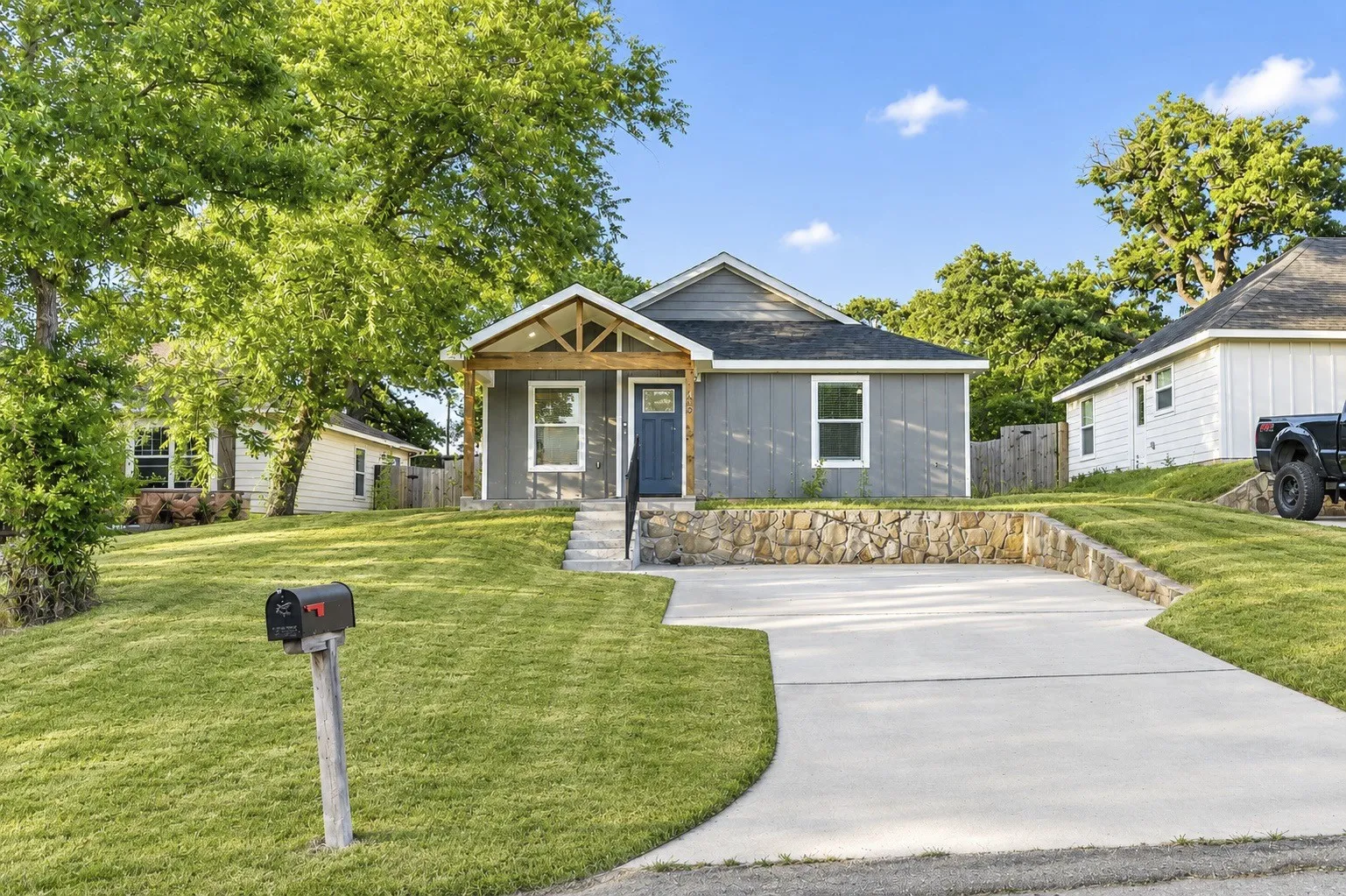 Single Family Residence For Sale in Grayson County , 422 E Shepherd Street, Denison, Texas 75021, 3 Bedroom, 2 Bathroom, Garage spaces, 1,170 Sqft, built in 2022, mls#21263675, Real Estate Agent in Denison, Homes For Sale in Grayson county, Homes For Sale in Denison, Realtor in Denison Texas, Real Estate Brokerage Independent Realty Texas, Luminita Cordes Realtor