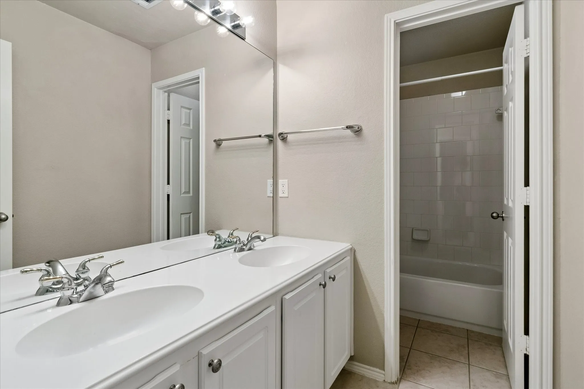 Single Family Residence For Rent in Denton County , 2374 Aspermount Drive, Frisco, Texas 75033, 4 Bedroom, 3 Bathroom, 2 Garage spaces, 3,127 Sqft, built in 2005, mls#21266069, Real Estate Agent in Frisco, Homes For Rent in Denton county, Homes For Rent in Frisco, Realtor in Frisco Texas, Real Estate Brokerage Independent Realty Texas, Luminita Cordes Realtor