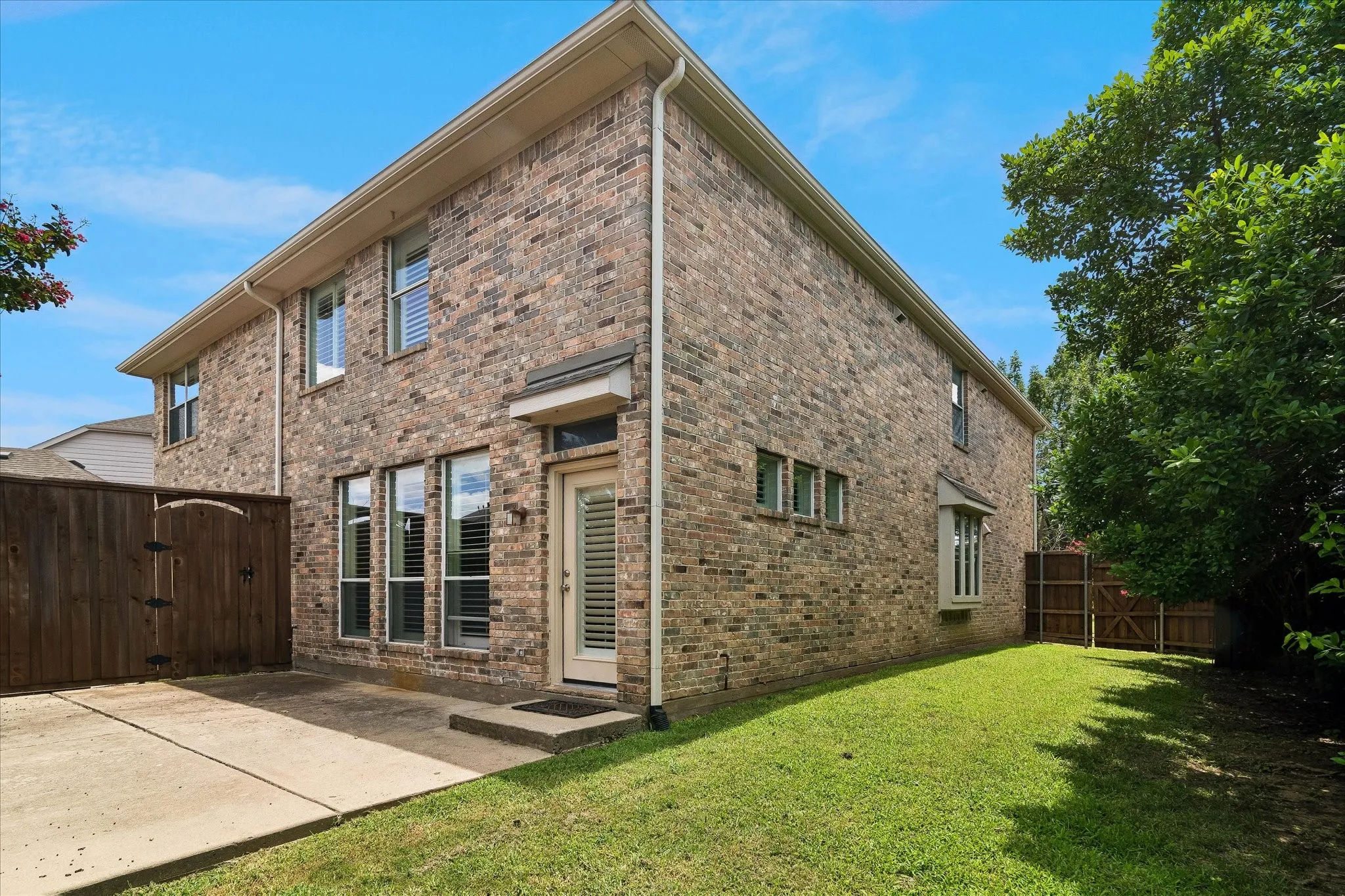 Single Family Residence For Rent in Denton County , 2374 Aspermount Drive, Frisco, Texas 75033, 4 Bedroom, 3 Bathroom, 2 Garage spaces, 3,127 Sqft, built in 2005, mls#21266069, Real Estate Agent in Frisco, Homes For Rent in Denton county, Homes For Rent in Frisco, Realtor in Frisco Texas, Real Estate Brokerage Independent Realty Texas, Luminita Cordes Realtor