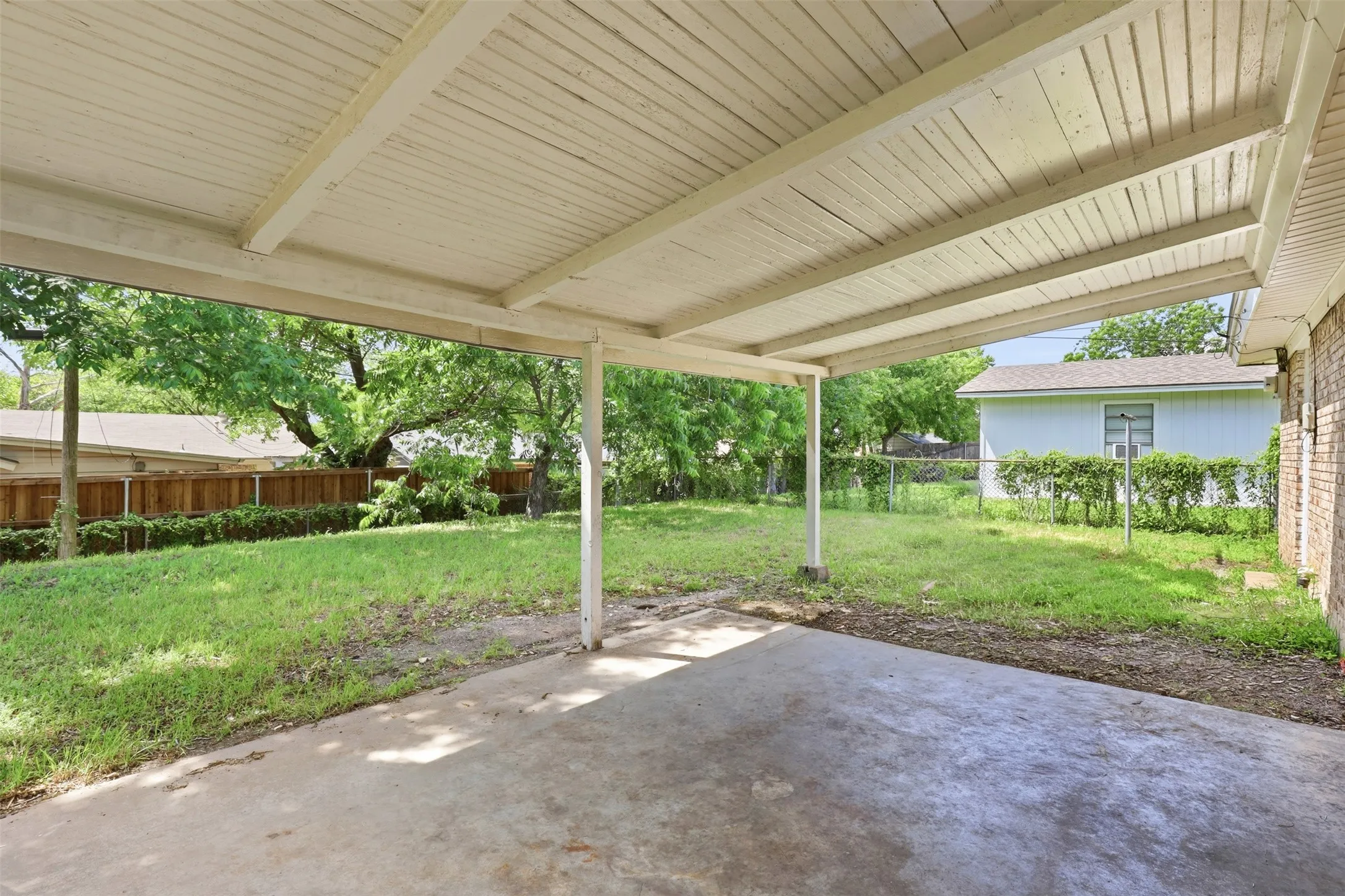 Single Family Residence For Sale in Tarrant County , 833 Bridle Avenue, White Settlement, Texas 76108, 3 Bedrooms, 2 Bathrooms, 2 Garage spaces, 1,030 Sqft, built in 1964, Price $225,000, mls#21270472, Real Estate Agent in White Settlement, Homes For Sale in Tarrant county, Homes For Sale in White Settlement, Realtor in White Settlement Texas, Real Estate Brokerage Independent Realty Texas, Luminita Cordes Realtor