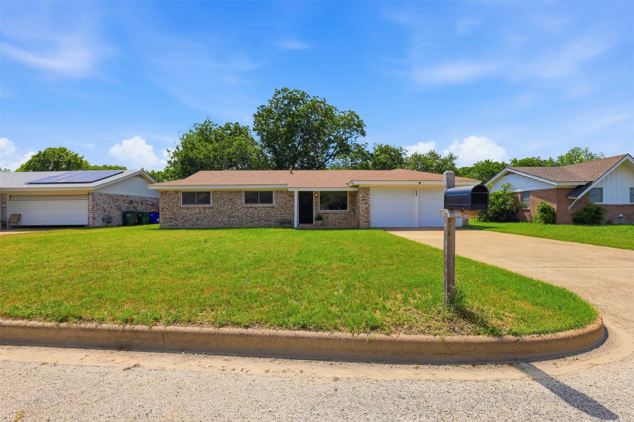 Single Family Residence For Sale in Tarrant County , 833 Bridle Avenue, White Settlement, Texas 76108, 3 Bedrooms, 2 Bathrooms, 2 Garage spaces, 1,030 Sqft, built in 1964, Price $225,000, mls#21270472, Real Estate Agent in White Settlement, Homes For Sale in Tarrant county, Homes For Sale in White Settlement, Realtor in White Settlement Texas, Real Estate Brokerage Independent Realty Texas, Luminita Cordes Realtor