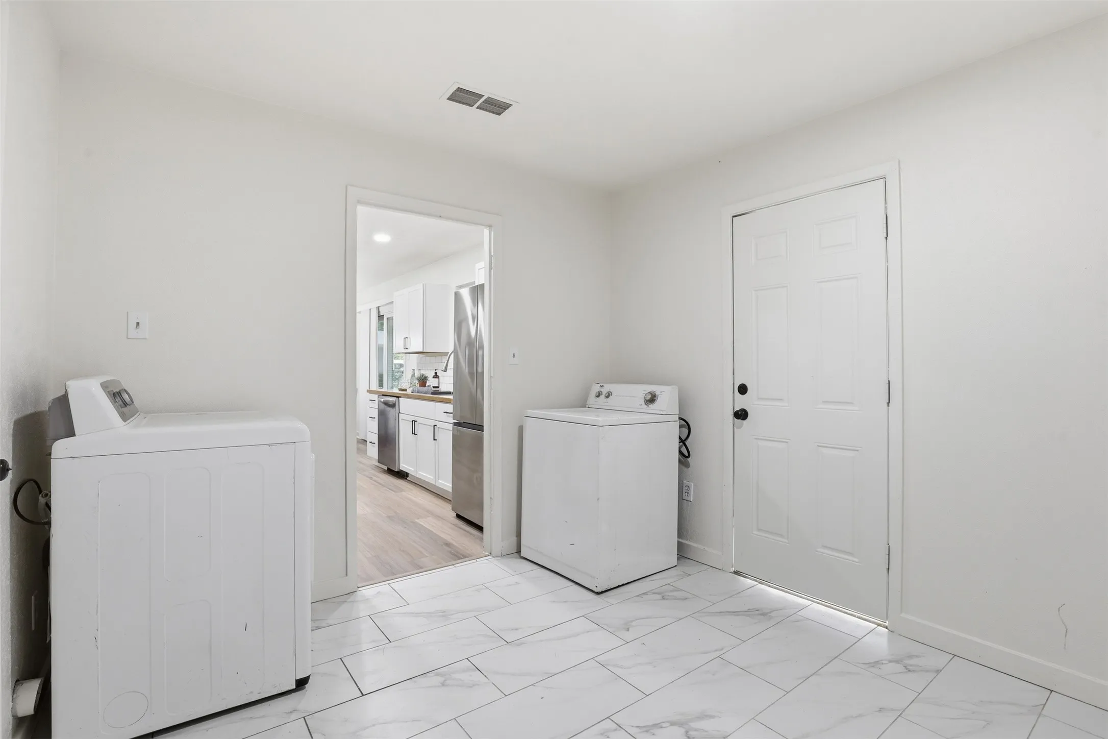 Single Family Residence For Sale in Tarrant County , 833 Bridle Avenue, White Settlement, Texas 76108, 3 Bedrooms, 2 Bathrooms, 2 Garage spaces, 1,030 Sqft, built in 1964, Price $225,000, mls#21270472, Real Estate Agent in White Settlement, Homes For Sale in Tarrant county, Homes For Sale in White Settlement, Realtor in White Settlement Texas, Real Estate Brokerage Independent Realty Texas, Luminita Cordes Realtor