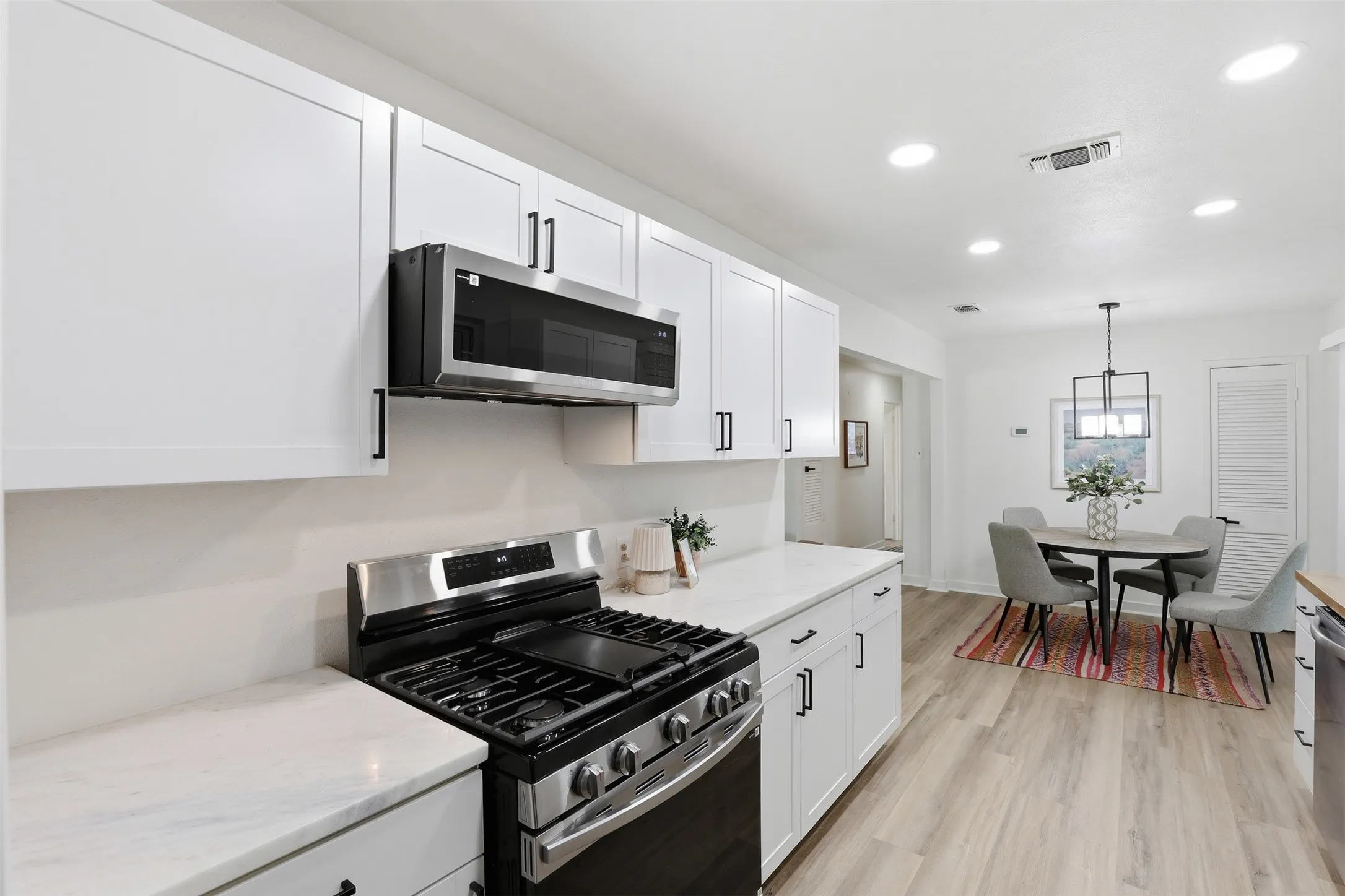 Single Family Residence For Sale in Tarrant County , 833 Bridle Avenue, White Settlement, Texas 76108, 3 Bedrooms, 2 Bathrooms, 2 Garage spaces, 1,030 Sqft, built in 1964, Price $225,000, mls#21270472, Real Estate Agent in White Settlement, Homes For Sale in Tarrant county, Homes For Sale in White Settlement, Realtor in White Settlement Texas, Real Estate Brokerage Independent Realty Texas, Luminita Cordes Realtor