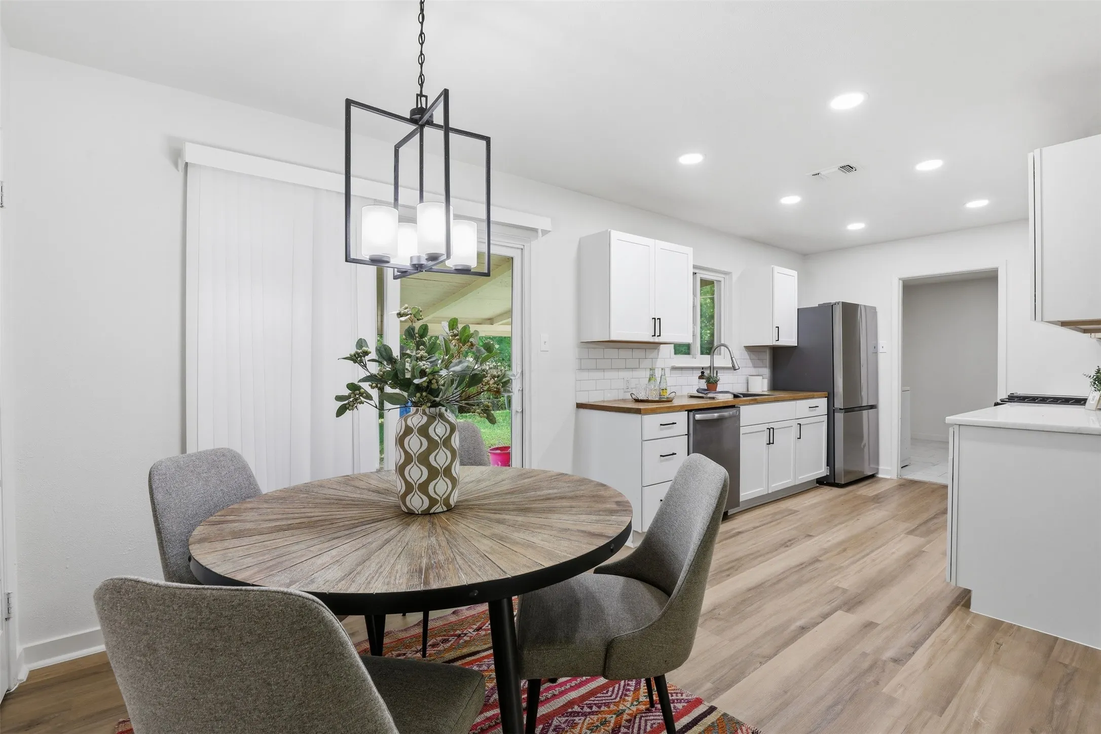 Single Family Residence For Sale in Tarrant County , 833 Bridle Avenue, White Settlement, Texas 76108, 3 Bedrooms, 2 Bathrooms, 2 Garage spaces, 1,030 Sqft, built in 1964, Price $225,000, mls#21270472, Real Estate Agent in White Settlement, Homes For Sale in Tarrant county, Homes For Sale in White Settlement, Realtor in White Settlement Texas, Real Estate Brokerage Independent Realty Texas, Luminita Cordes Realtor
