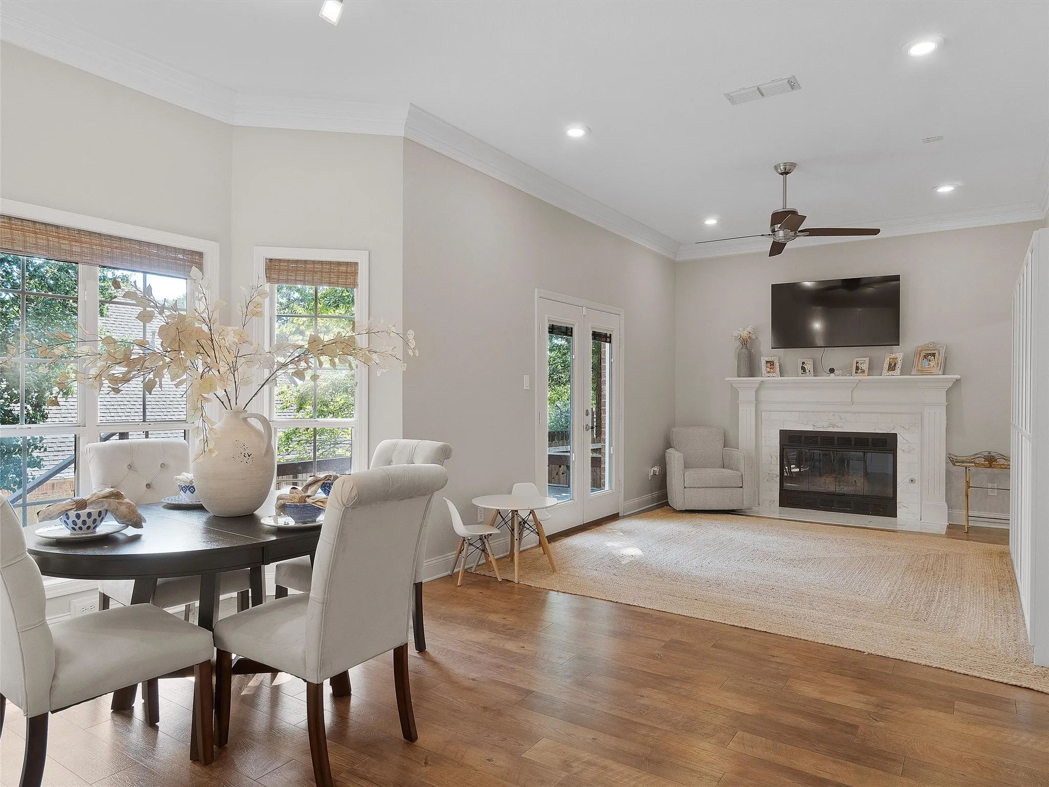 Single Family Residence For Sale in Gregg County , 1103 Marigold Lane, Longview, Texas 75604, 3 Bedroom, 3 Bathroom, 2 Garage spaces, 3,056 Sqft, built in 1995, mls#21271902, Real Estate Agent in Longview, Homes For Sale in Gregg county, Homes For Sale in Longview, Realtor in Longview Texas, Real Estate Brokerage Independent Realty Texas, Luminita Cordes Realtor