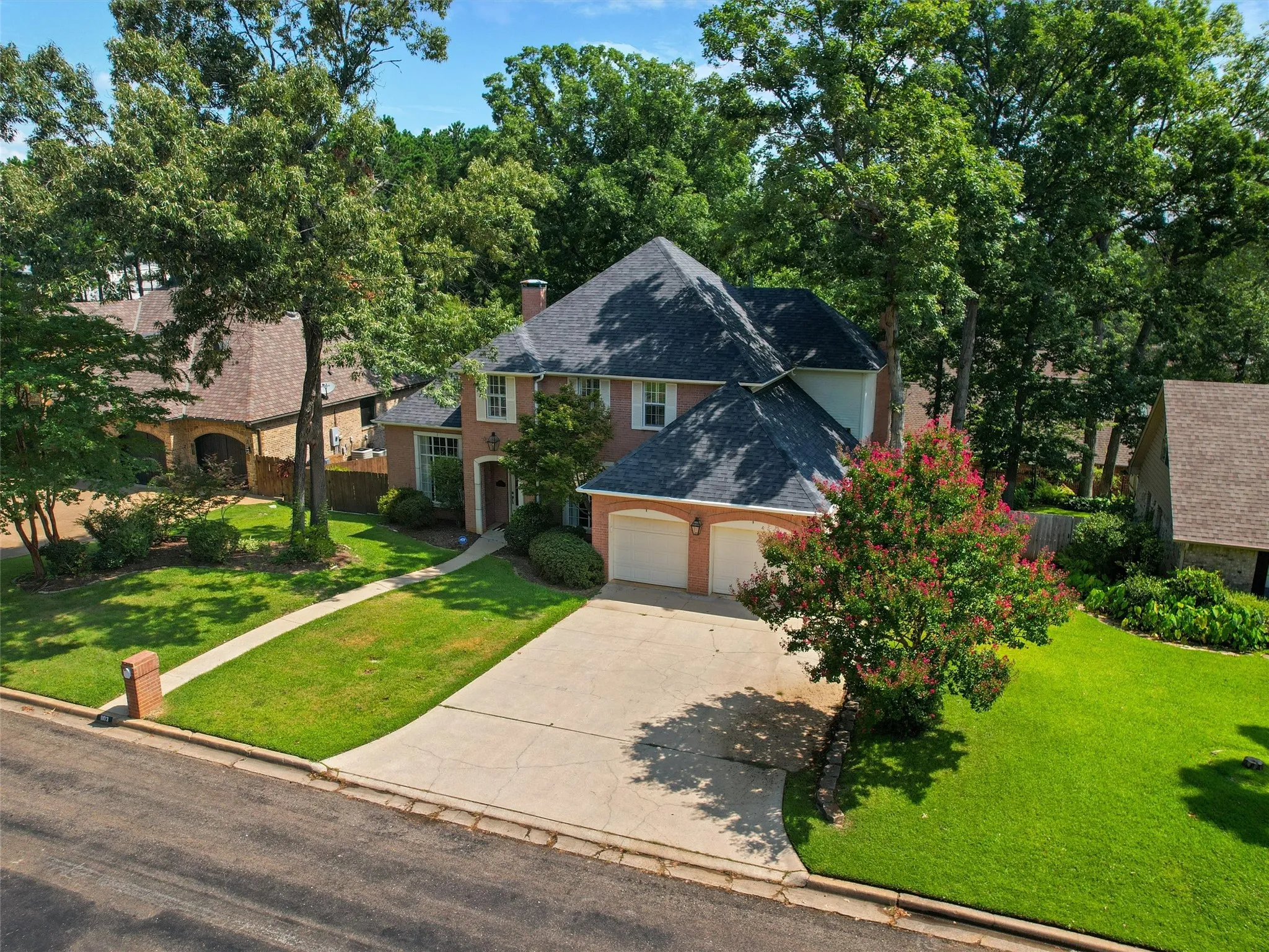 Single Family Residence For Sale in Gregg County , 1103 Marigold Lane, Longview, Texas 75604, 3 Bedroom, 3 Bathroom, 2 Garage spaces, 3,056 Sqft, built in 1995, mls#21271902, Real Estate Agent in Longview, Homes For Sale in Gregg county, Homes For Sale in Longview, Realtor in Longview Texas, Real Estate Brokerage Independent Realty Texas, Luminita Cordes Realtor