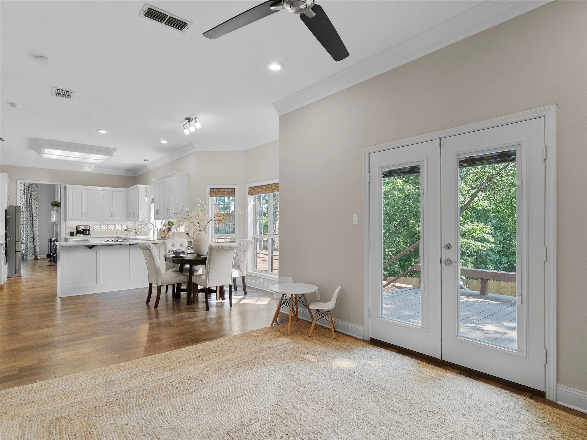 Single Family Residence For Sale in Gregg County , 1103 Marigold Lane, Longview, Texas 75604, 3 Bedroom, 3 Bathroom, 2 Garage spaces, 3,056 Sqft, built in 1995, mls#21271902, Real Estate Agent in Longview, Homes For Sale in Gregg county, Homes For Sale in Longview, Realtor in Longview Texas, Real Estate Brokerage Independent Realty Texas, Luminita Cordes Realtor