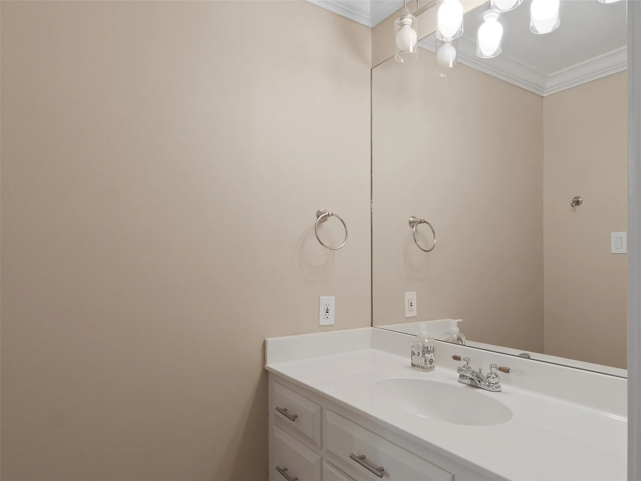 Single Family Residence For Sale in Gregg County , 1103 Marigold Lane, Longview, Texas 75604, 3 Bedroom, 3 Bathroom, 2 Garage spaces, 3,056 Sqft, built in 1995, mls#21271902, Real Estate Agent in Longview, Homes For Sale in Gregg county, Homes For Sale in Longview, Realtor in Longview Texas, Real Estate Brokerage Independent Realty Texas, Luminita Cordes Realtor