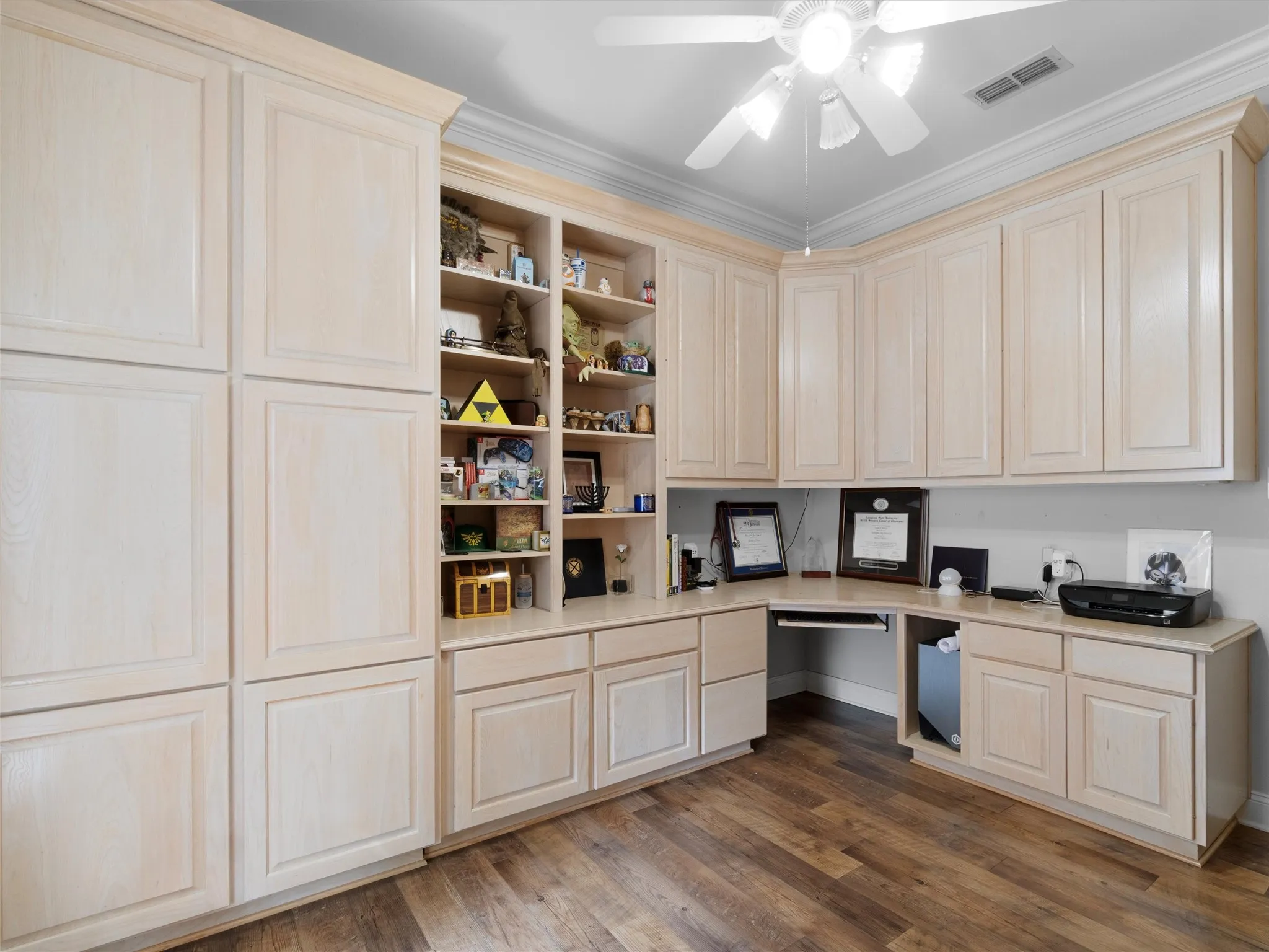 Single Family Residence For Sale in Gregg County , 1103 Marigold Lane, Longview, Texas 75604, 3 Bedroom, 3 Bathroom, 2 Garage spaces, 3,056 Sqft, built in 1995, mls#21271902, Real Estate Agent in Longview, Homes For Sale in Gregg county, Homes For Sale in Longview, Realtor in Longview Texas, Real Estate Brokerage Independent Realty Texas, Luminita Cordes Realtor