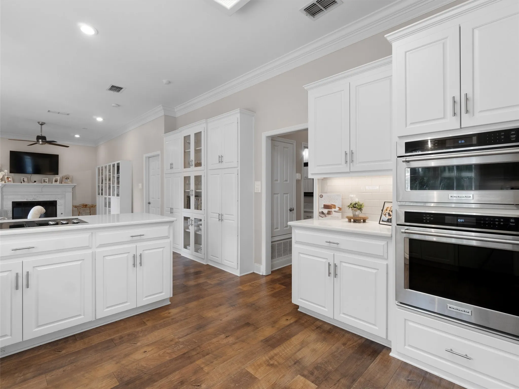 Single Family Residence For Sale in Gregg County , 1103 Marigold Lane, Longview, Texas 75604, 3 Bedroom, 3 Bathroom, 2 Garage spaces, 3,056 Sqft, built in 1995, mls#21271902, Real Estate Agent in Longview, Homes For Sale in Gregg county, Homes For Sale in Longview, Realtor in Longview Texas, Real Estate Brokerage Independent Realty Texas, Luminita Cordes Realtor