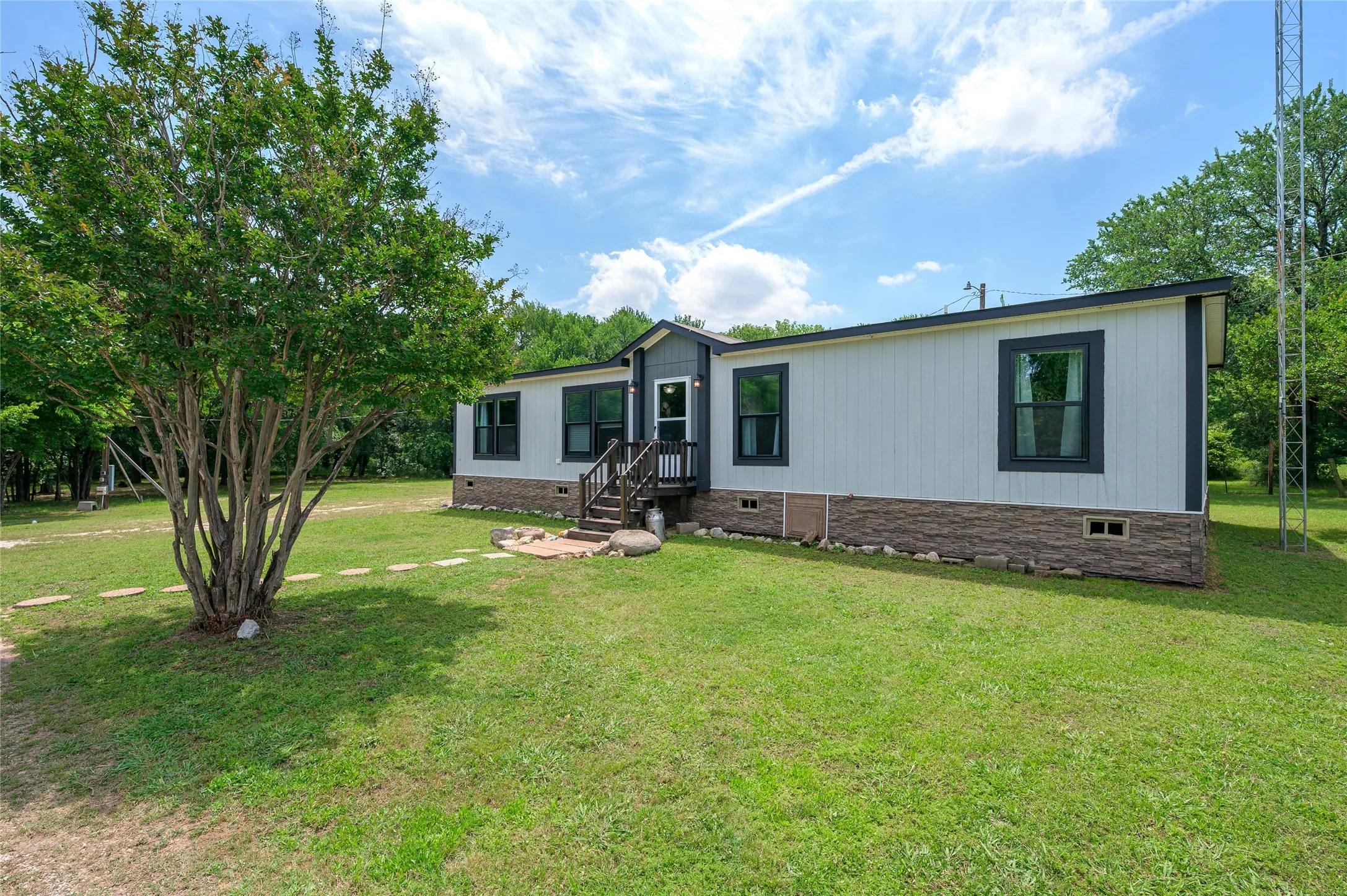 Mobile Home For Sale in Grayson County , 1742 Reynolds Lane, Sherman, Texas 75092, 3 Bedroom, 2 Bathroom, Garage spaces, 1,475 Sqft, built in 2020, mls#21271196, Real Estate Agent in Sherman, Homes For Sale in Grayson county, Homes For Sale in Sherman, Realtor in Sherman Texas, Real Estate Brokerage Independent Realty Texas, Luminita Cordes Realtor