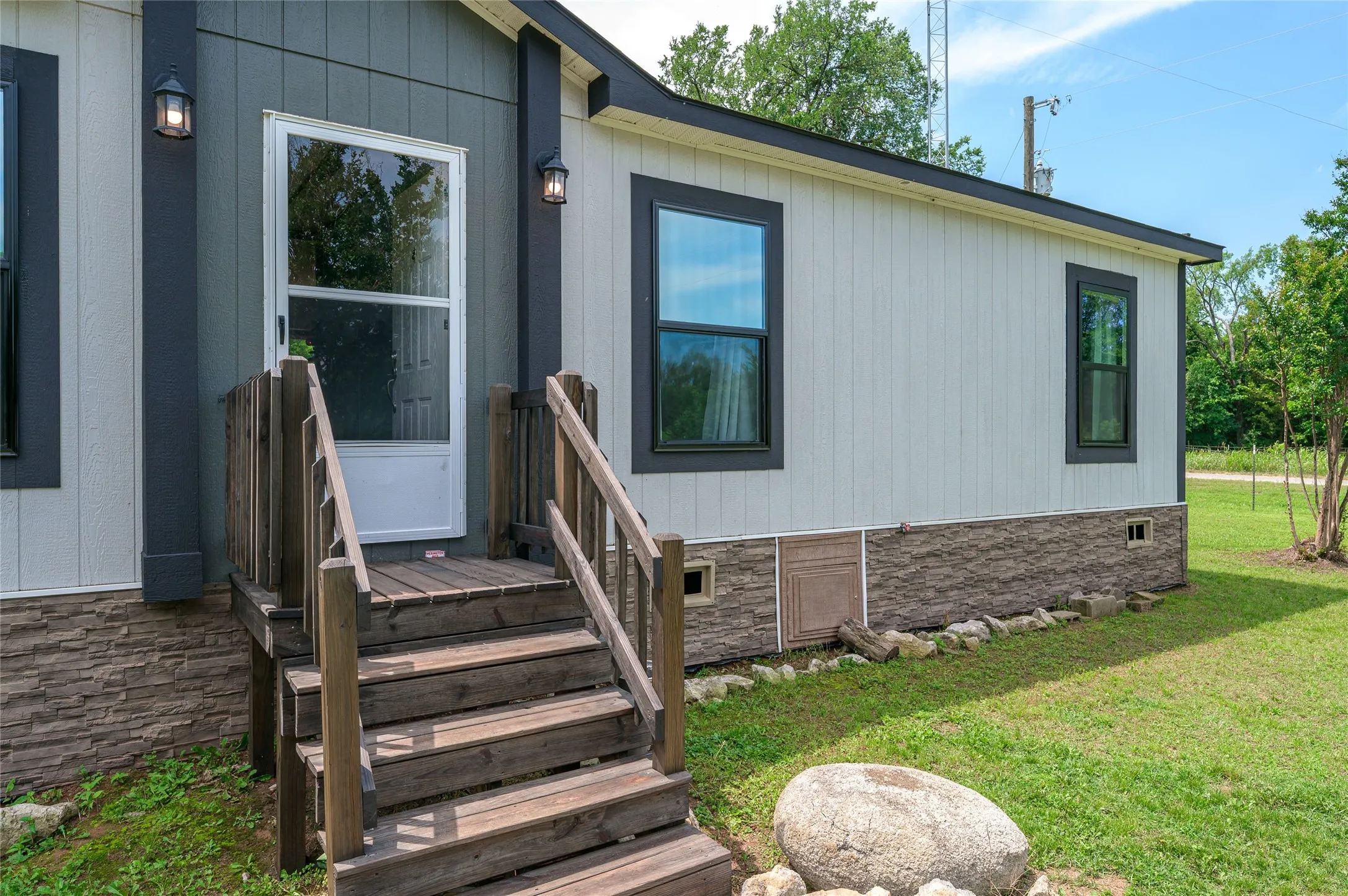 Mobile Home For Sale in Grayson County , 1742 Reynolds Lane, Sherman, Texas 75092, 3 Bedroom, 2 Bathroom, Garage spaces, 1,475 Sqft, built in 2020, mls#21271196, Real Estate Agent in Sherman, Homes For Sale in Grayson county, Homes For Sale in Sherman, Realtor in Sherman Texas, Real Estate Brokerage Independent Realty Texas, Luminita Cordes Realtor