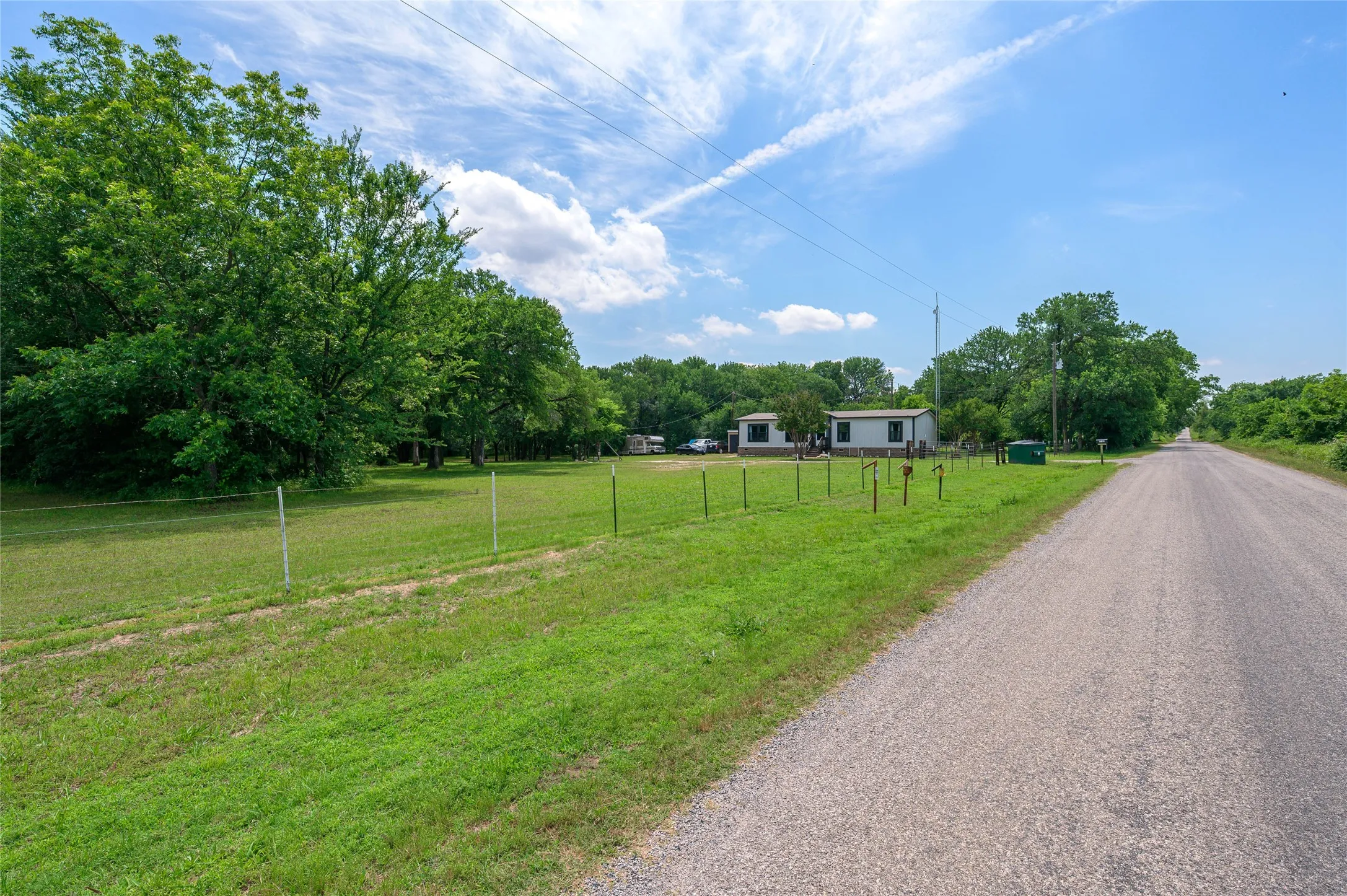 Mobile Home For Sale in Grayson County , 1742 Reynolds Lane, Sherman, Texas 75092, 3 Bedroom, 2 Bathroom, Garage spaces, 1,475 Sqft, built in 2020, mls#21271196, Real Estate Agent in Sherman, Homes For Sale in Grayson county, Homes For Sale in Sherman, Realtor in Sherman Texas, Real Estate Brokerage Independent Realty Texas, Luminita Cordes Realtor