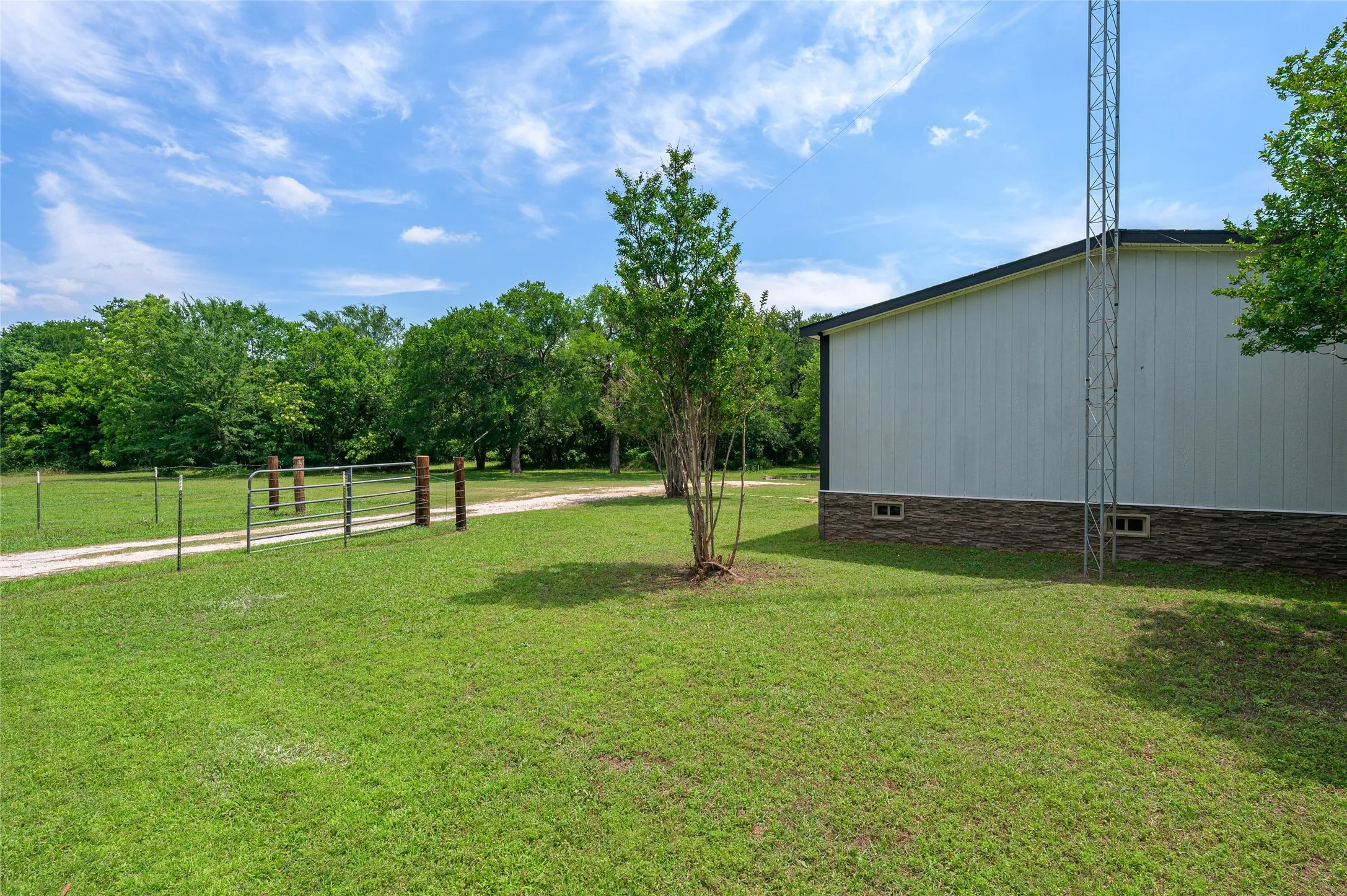Mobile Home For Sale in Grayson County , 1742 Reynolds Lane, Sherman, Texas 75092, 3 Bedroom, 2 Bathroom, Garage spaces, 1,475 Sqft, built in 2020, mls#21271196, Real Estate Agent in Sherman, Homes For Sale in Grayson county, Homes For Sale in Sherman, Realtor in Sherman Texas, Real Estate Brokerage Independent Realty Texas, Luminita Cordes Realtor