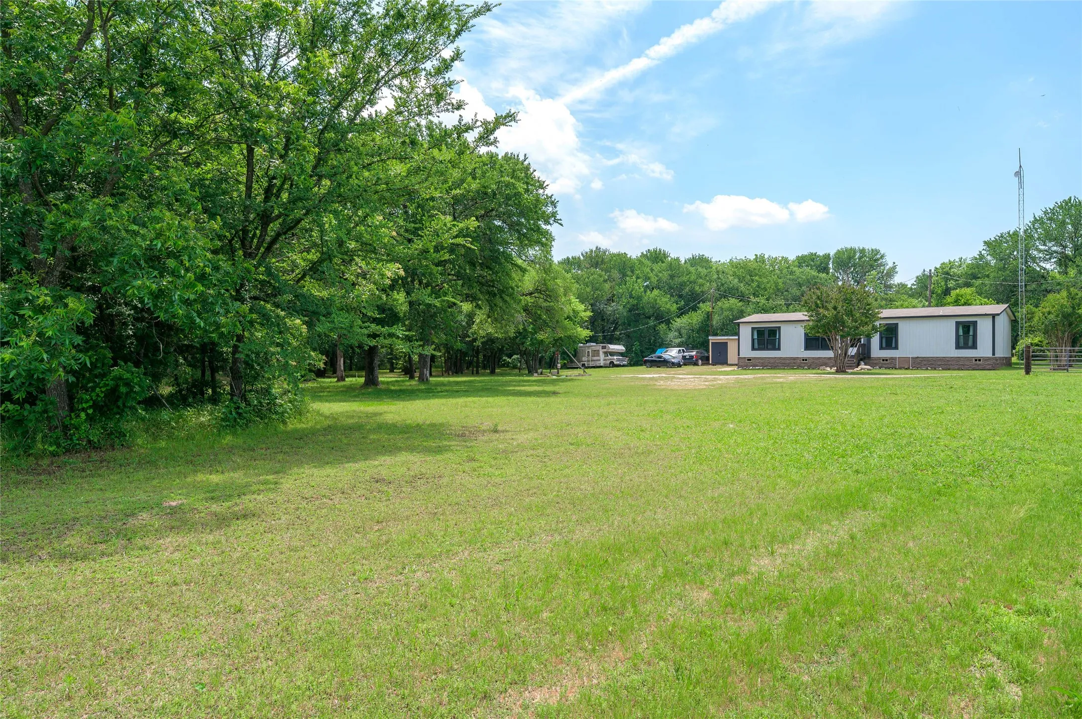 Mobile Home For Sale in Grayson County , 1742 Reynolds Lane, Sherman, Texas 75092, 3 Bedroom, 2 Bathroom, Garage spaces, 1,475 Sqft, built in 2020, mls#21271196, Real Estate Agent in Sherman, Homes For Sale in Grayson county, Homes For Sale in Sherman, Realtor in Sherman Texas, Real Estate Brokerage Independent Realty Texas, Luminita Cordes Realtor