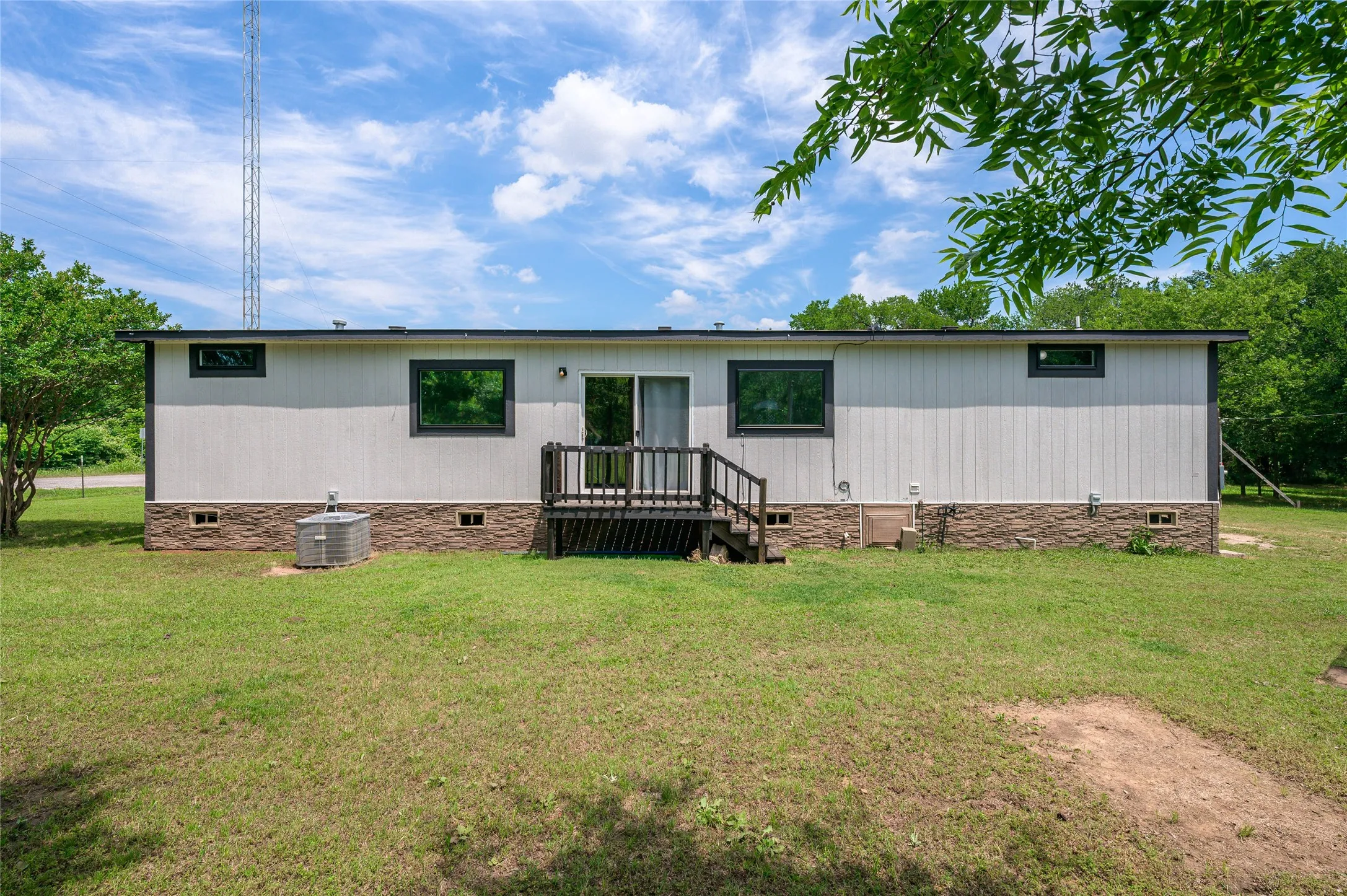 Mobile Home For Sale in Grayson County , 1742 Reynolds Lane, Sherman, Texas 75092, 3 Bedroom, 2 Bathroom, Garage spaces, 1,475 Sqft, built in 2020, mls#21271196, Real Estate Agent in Sherman, Homes For Sale in Grayson county, Homes For Sale in Sherman, Realtor in Sherman Texas, Real Estate Brokerage Independent Realty Texas, Luminita Cordes Realtor