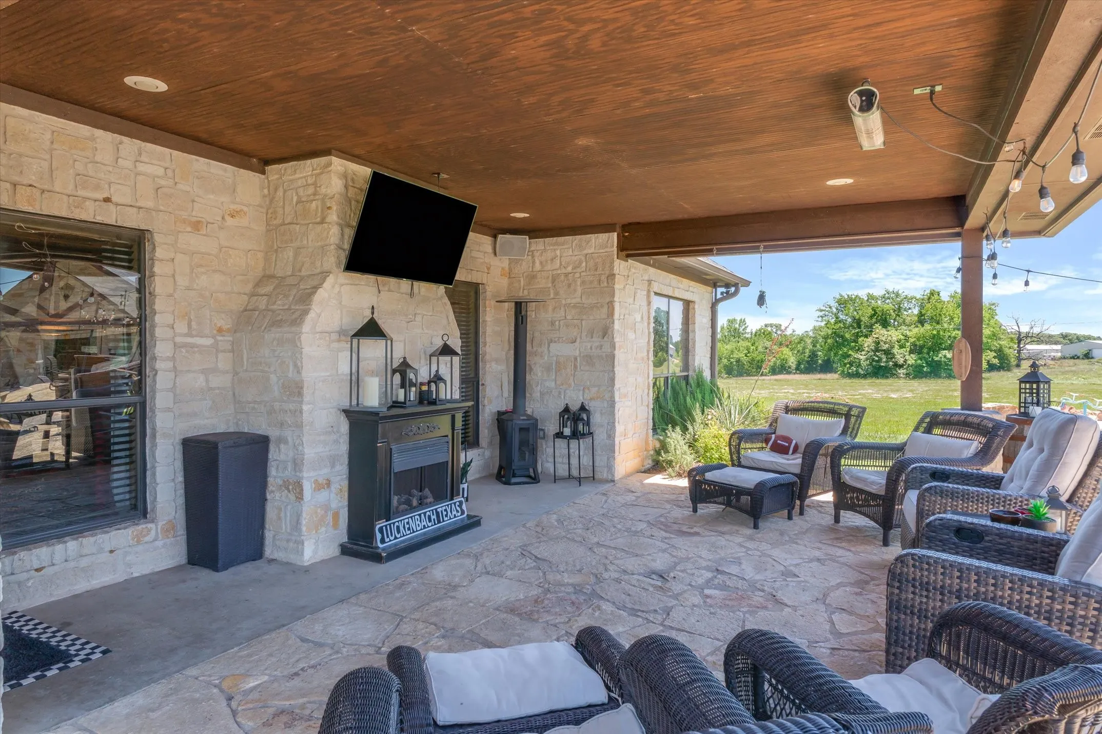 Single Family Residence For Sale in Van Zandt County , 347 VZ County Road 3108, Edgewood, Texas 75117, 4 Bedrooms, 3 Bathrooms, 2 Garage spaces, 3,004 Sqft, built in 2007, Price $1,300,000, mls#21271865, Real Estate Agent in Edgewood, Homes For Sale in Van Zandt county, Homes For Sale in Edgewood, Realtor in Edgewood Texas, Real Estate Brokerage Independent Realty Texas, Luminita Cordes Realtor
