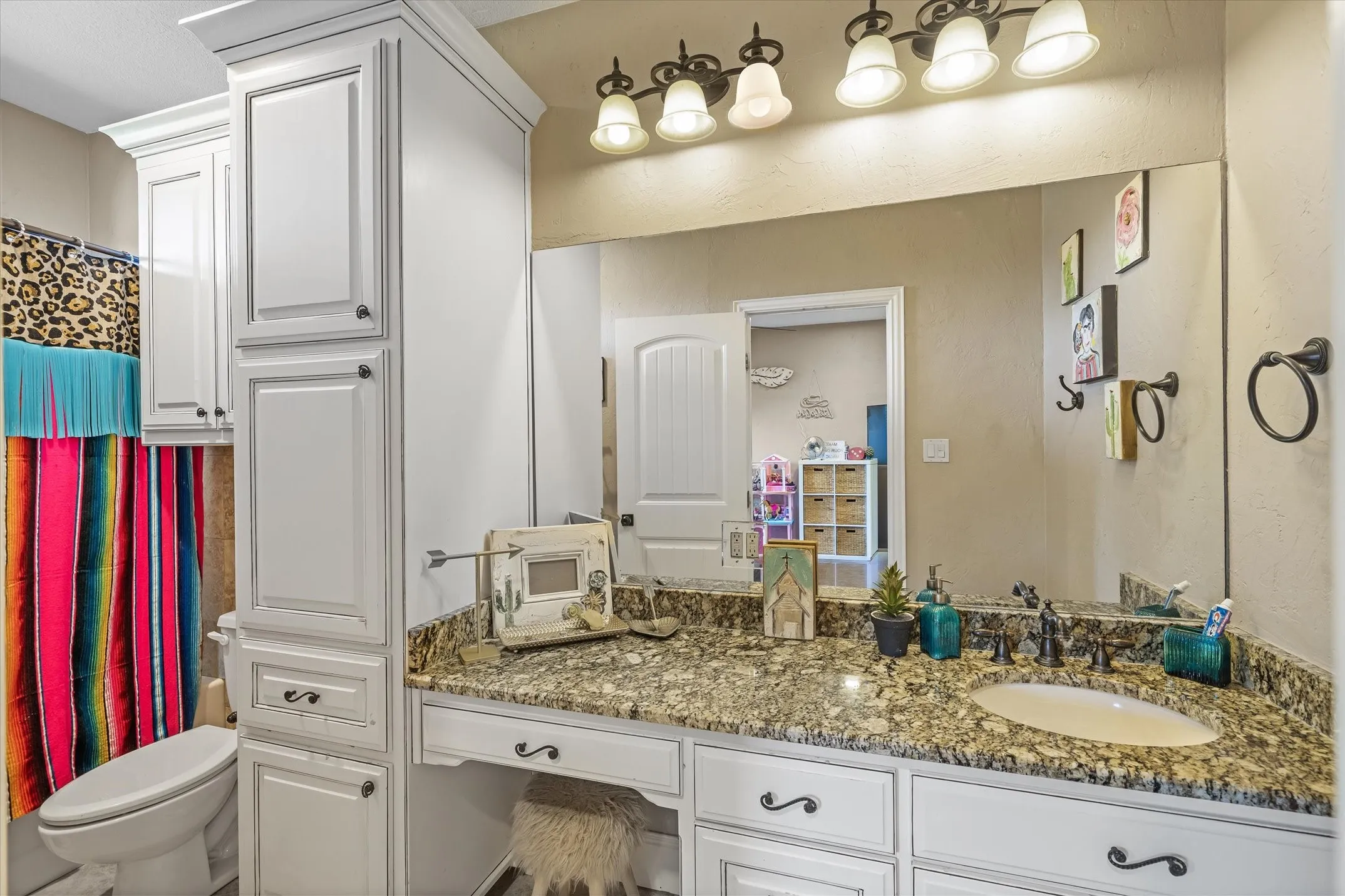 Single Family Residence For Sale in Van Zandt County , 347 VZ County Road 3108, Edgewood, Texas 75117, 4 Bedrooms, 3 Bathrooms, 2 Garage spaces, 3,004 Sqft, built in 2007, Price $1,300,000, mls#21271865, Real Estate Agent in Edgewood, Homes For Sale in Van Zandt county, Homes For Sale in Edgewood, Realtor in Edgewood Texas, Real Estate Brokerage Independent Realty Texas, Luminita Cordes Realtor