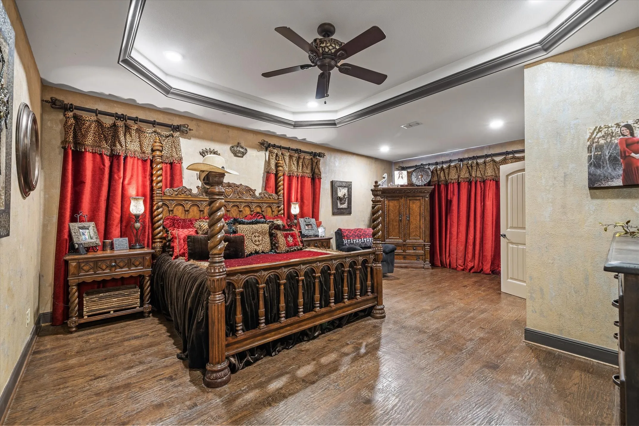 Single Family Residence For Sale in Van Zandt County , 347 VZ County Road 3108, Edgewood, Texas 75117, 4 Bedrooms, 3 Bathrooms, 2 Garage spaces, 3,004 Sqft, built in 2007, Price $1,300,000, mls#21271865, Real Estate Agent in Edgewood, Homes For Sale in Van Zandt county, Homes For Sale in Edgewood, Realtor in Edgewood Texas, Real Estate Brokerage Independent Realty Texas, Luminita Cordes Realtor