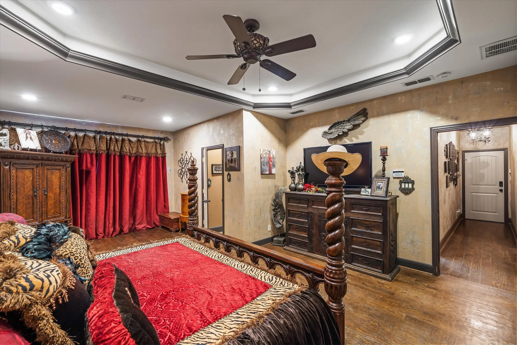 Single Family Residence For Sale in Van Zandt County , 347 VZ County Road 3108, Edgewood, Texas 75117, 4 Bedrooms, 3 Bathrooms, 2 Garage spaces, 3,004 Sqft, built in 2007, Price $1,300,000, mls#21271865, Real Estate Agent in Edgewood, Homes For Sale in Van Zandt county, Homes For Sale in Edgewood, Realtor in Edgewood Texas, Real Estate Brokerage Independent Realty Texas, Luminita Cordes Realtor