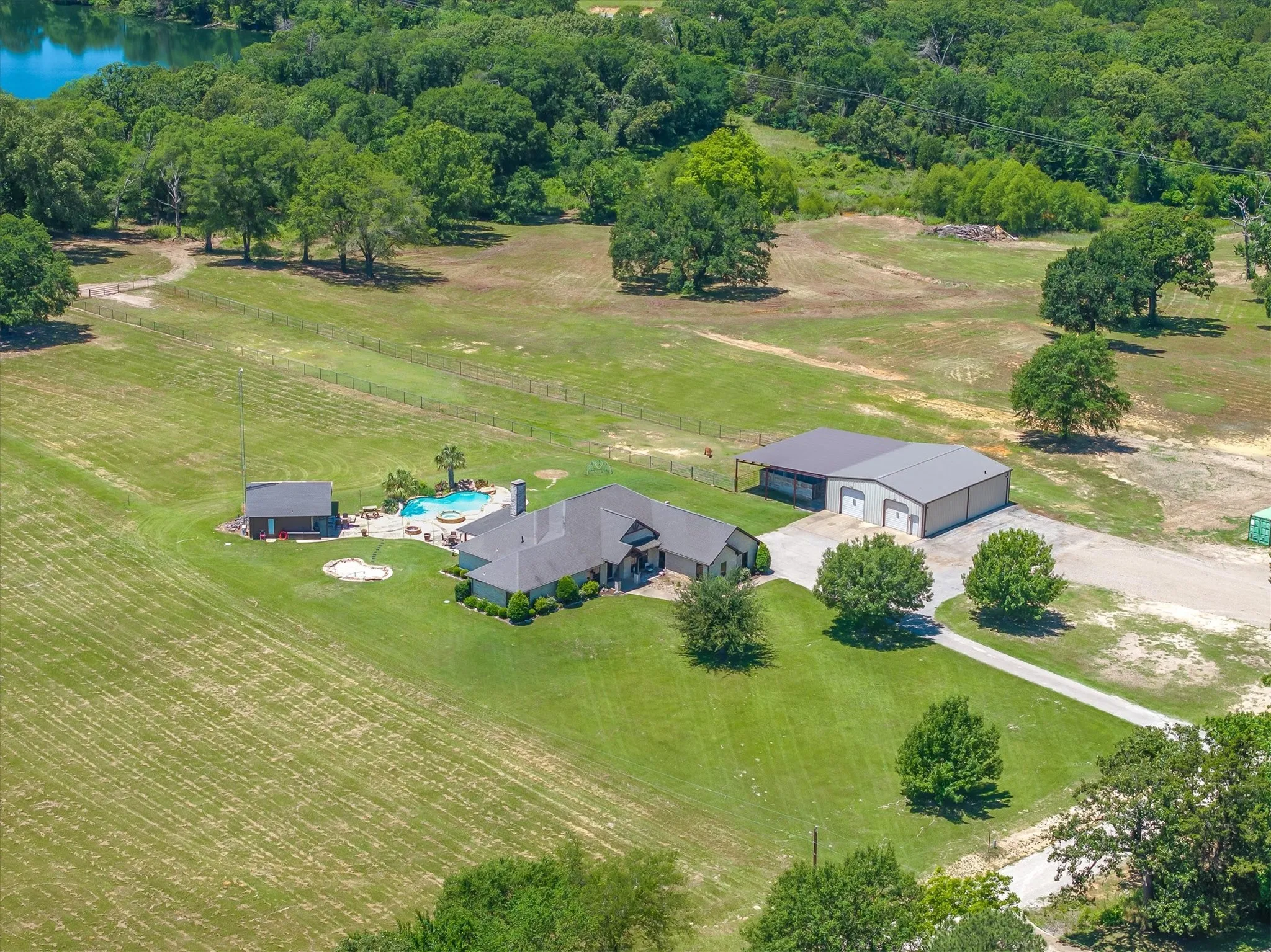 Single Family Residence For Sale in Van Zandt County , 347 VZ County Road 3108, Edgewood, Texas 75117, 4 Bedrooms, 3 Bathrooms, 2 Garage spaces, 3,004 Sqft, built in 2007, Price $1,300,000, mls#21271865, Real Estate Agent in Edgewood, Homes For Sale in Van Zandt county, Homes For Sale in Edgewood, Realtor in Edgewood Texas, Real Estate Brokerage Independent Realty Texas, Luminita Cordes Realtor