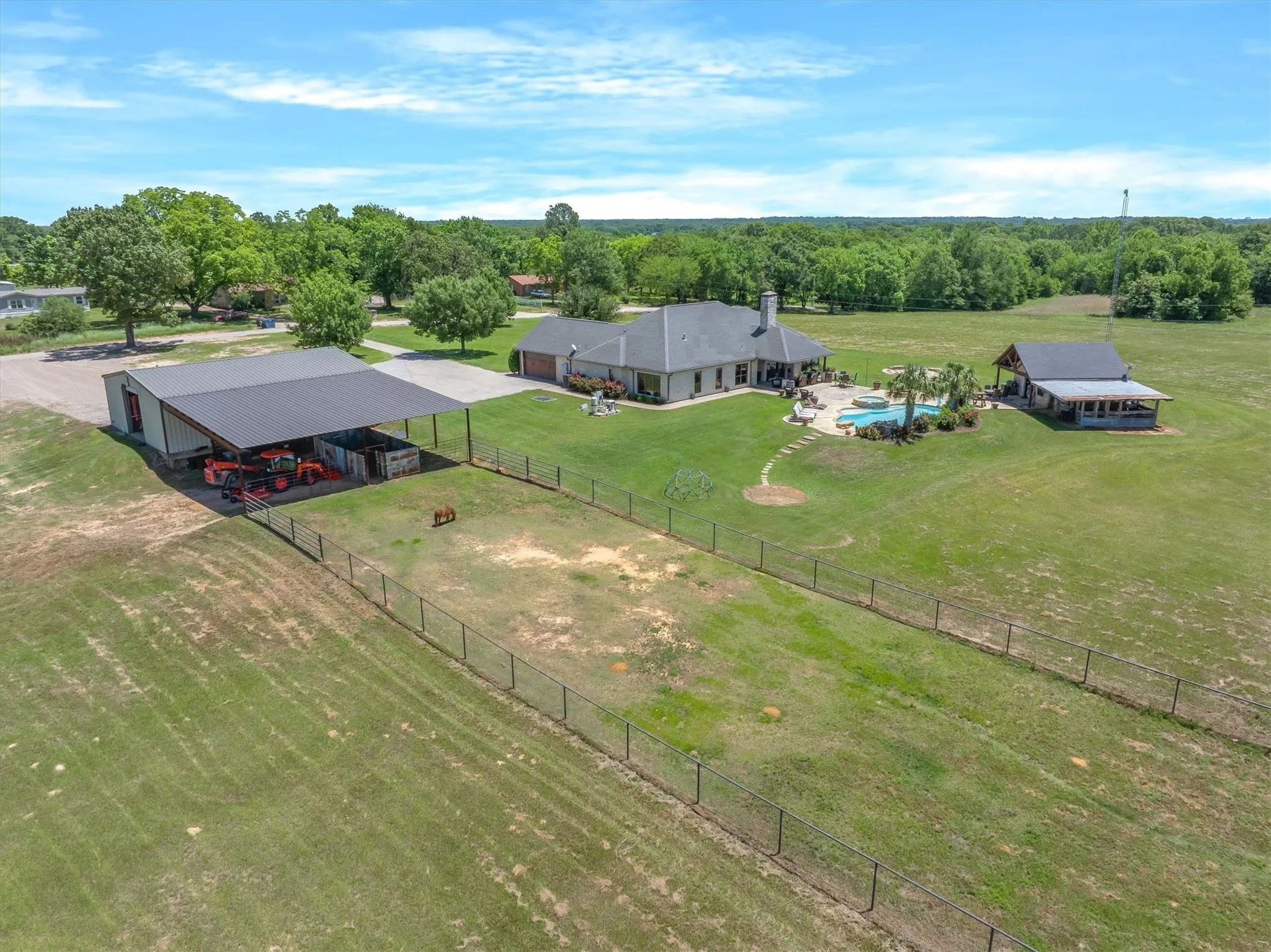 Single Family Residence For Sale in Van Zandt County , 347 VZ County Road 3108, Edgewood, Texas 75117, 4 Bedrooms, 3 Bathrooms, 2 Garage spaces, 3,004 Sqft, built in 2007, Price $1,300,000, mls#21271865, Real Estate Agent in Edgewood, Homes For Sale in Van Zandt county, Homes For Sale in Edgewood, Realtor in Edgewood Texas, Real Estate Brokerage Independent Realty Texas, Luminita Cordes Realtor