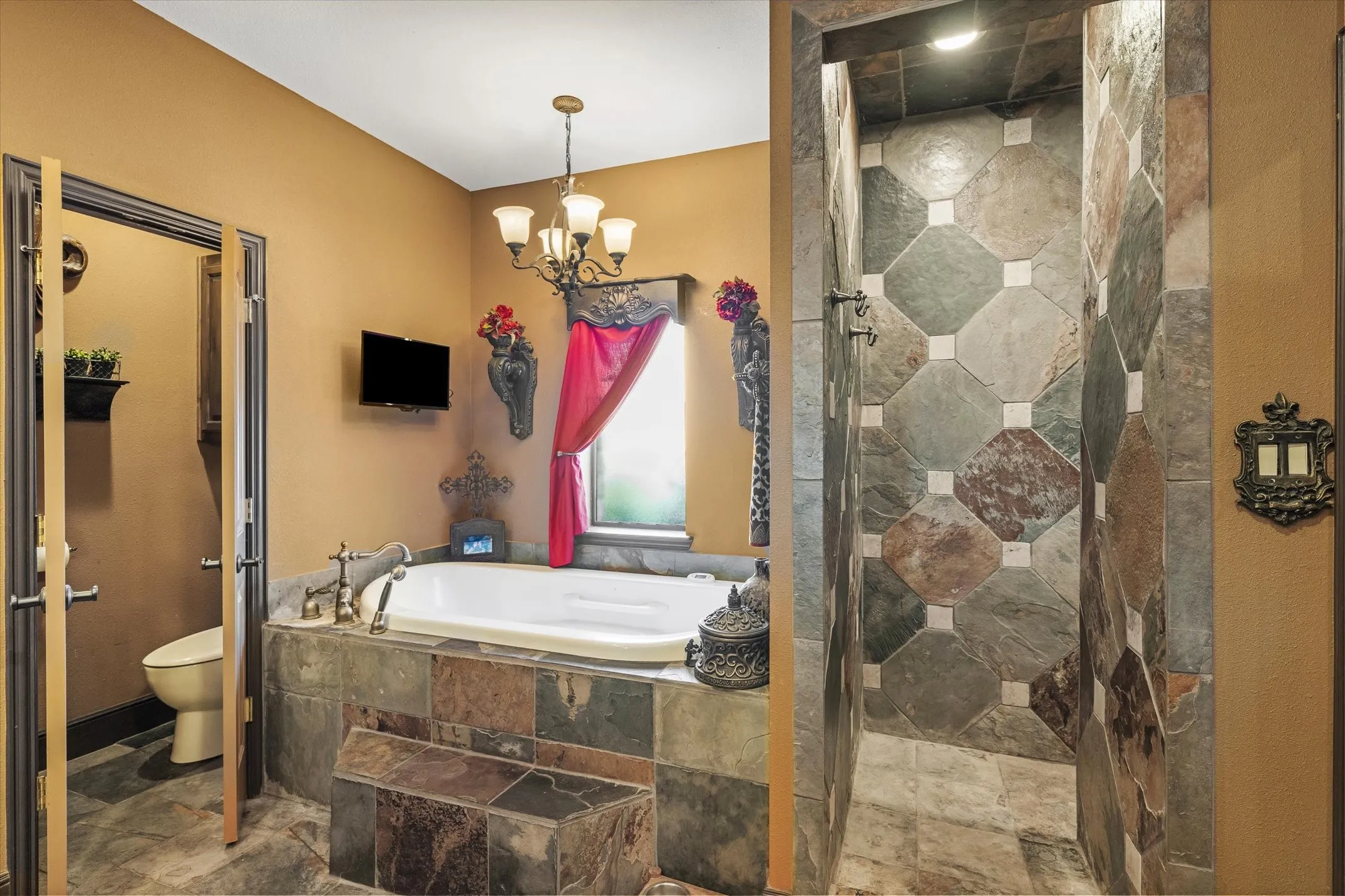 Single Family Residence For Sale in Van Zandt County , 347 VZ County Road 3108, Edgewood, Texas 75117, 4 Bedrooms, 3 Bathrooms, 2 Garage spaces, 3,004 Sqft, built in 2007, Price $1,300,000, mls#21271865, Real Estate Agent in Edgewood, Homes For Sale in Van Zandt county, Homes For Sale in Edgewood, Realtor in Edgewood Texas, Real Estate Brokerage Independent Realty Texas, Luminita Cordes Realtor