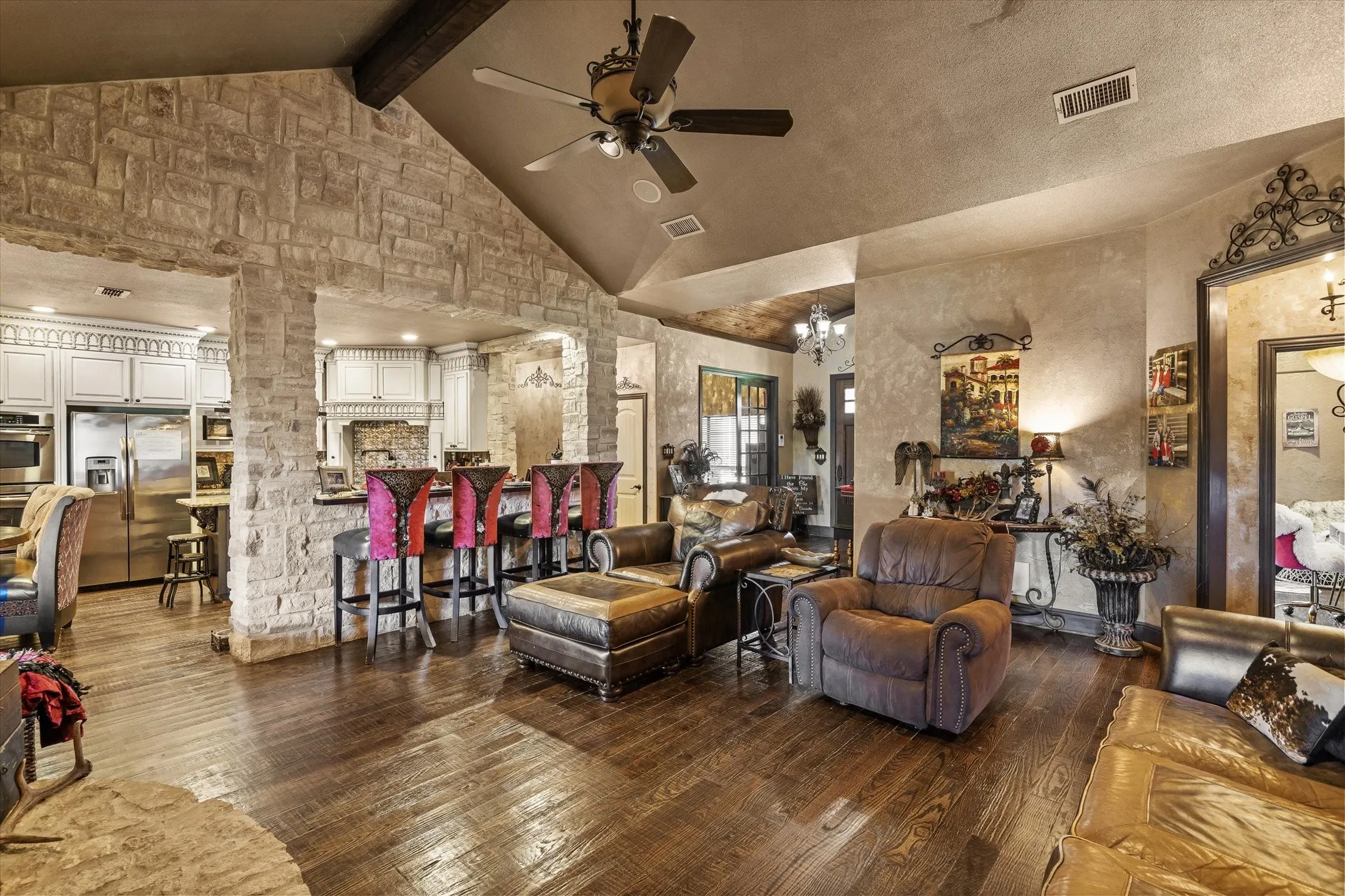 Single Family Residence For Sale in Van Zandt County , 347 VZ County Road 3108, Edgewood, Texas 75117, 4 Bedrooms, 3 Bathrooms, 2 Garage spaces, 3,004 Sqft, built in 2007, Price $1,300,000, mls#21271865, Real Estate Agent in Edgewood, Homes For Sale in Van Zandt county, Homes For Sale in Edgewood, Realtor in Edgewood Texas, Real Estate Brokerage Independent Realty Texas, Luminita Cordes Realtor