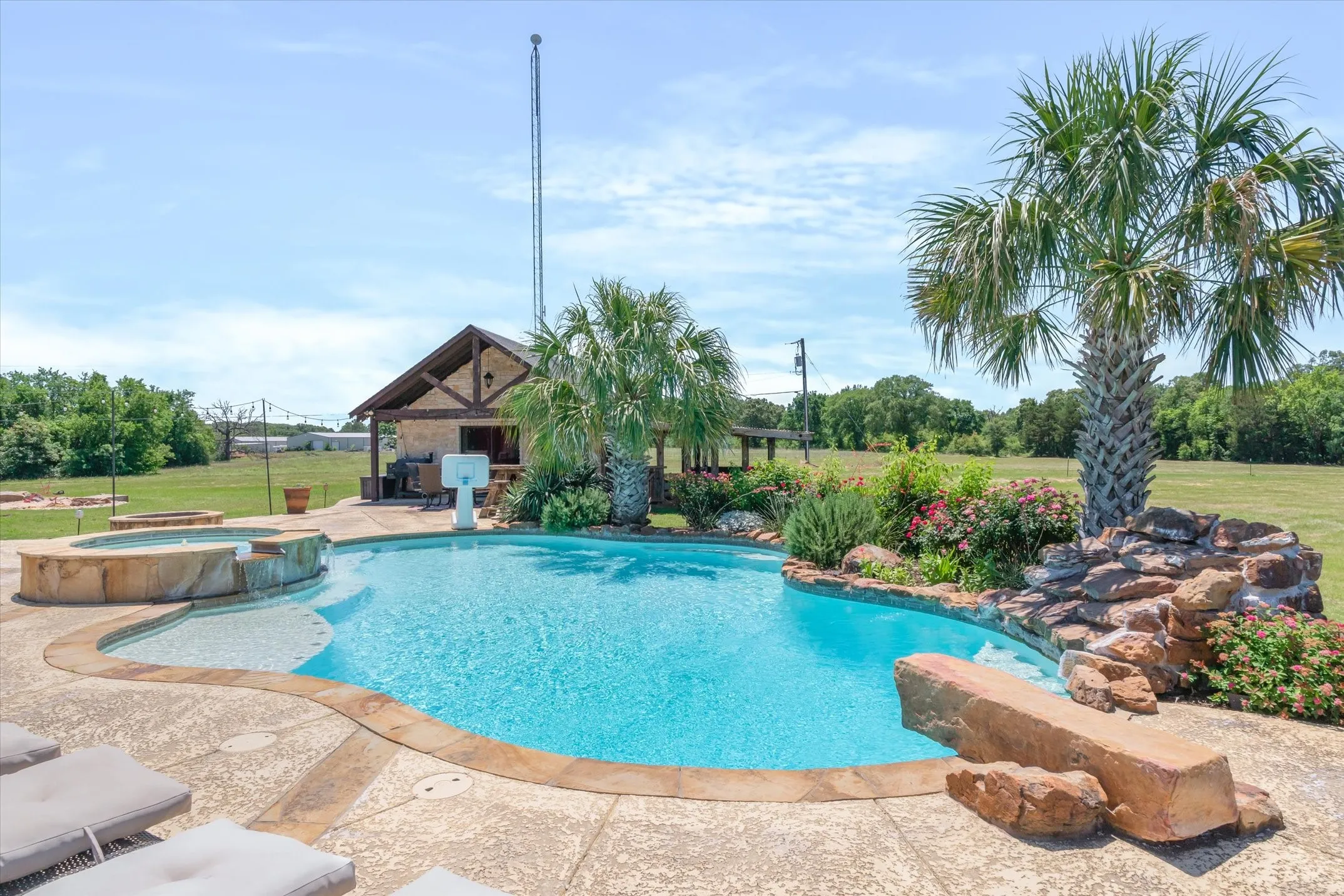 Single Family Residence For Sale in Van Zandt County , 347 VZ County Road 3108, Edgewood, Texas 75117, 4 Bedrooms, 3 Bathrooms, 2 Garage spaces, 3,004 Sqft, built in 2007, Price $1,300,000, mls#21271865, Real Estate Agent in Edgewood, Homes For Sale in Van Zandt county, Homes For Sale in Edgewood, Realtor in Edgewood Texas, Real Estate Brokerage Independent Realty Texas, Luminita Cordes Realtor