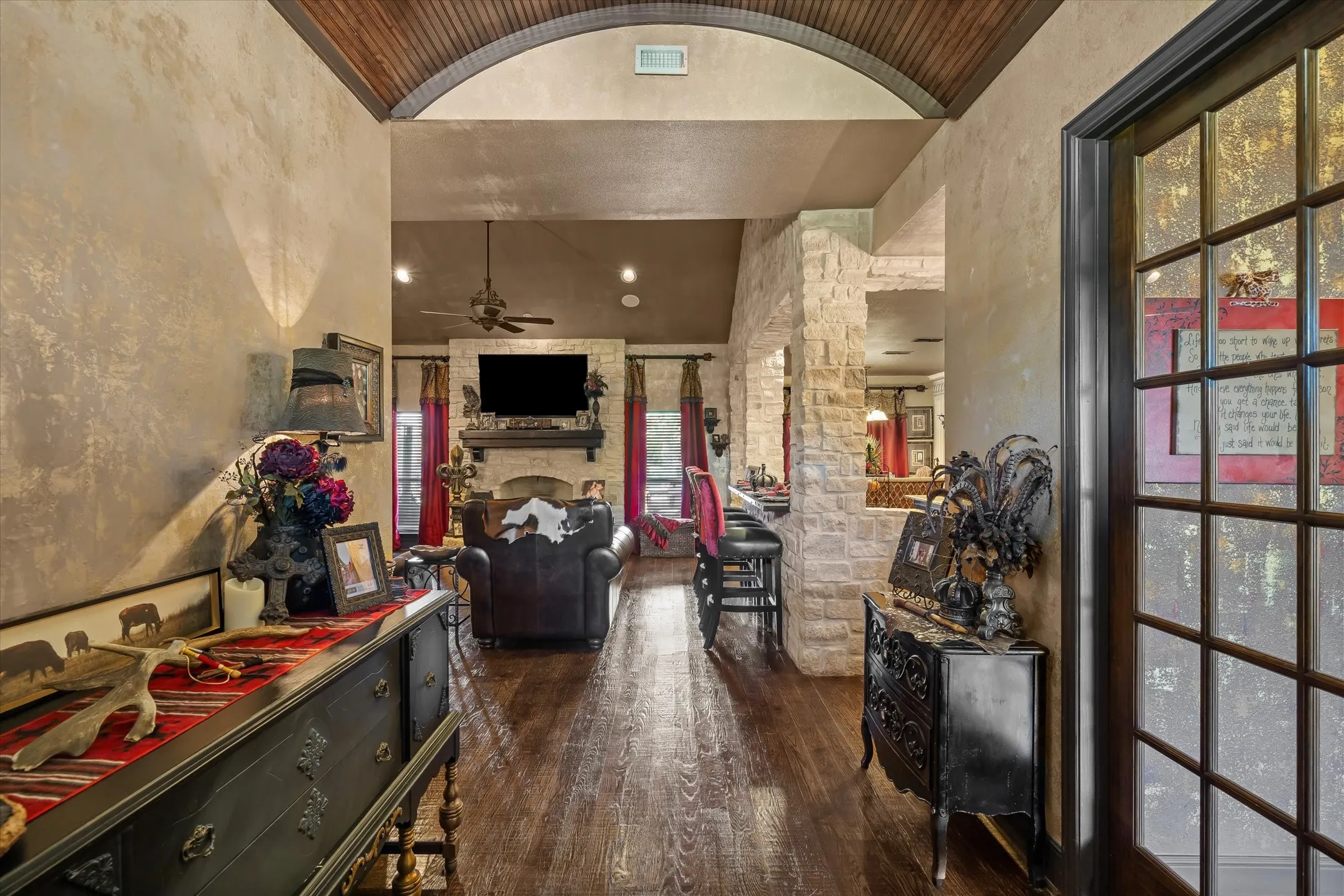 Single Family Residence For Sale in Van Zandt County , 347 VZ County Road 3108, Edgewood, Texas 75117, 4 Bedrooms, 3 Bathrooms, 2 Garage spaces, 3,004 Sqft, built in 2007, Price $1,300,000, mls#21271865, Real Estate Agent in Edgewood, Homes For Sale in Van Zandt county, Homes For Sale in Edgewood, Realtor in Edgewood Texas, Real Estate Brokerage Independent Realty Texas, Luminita Cordes Realtor