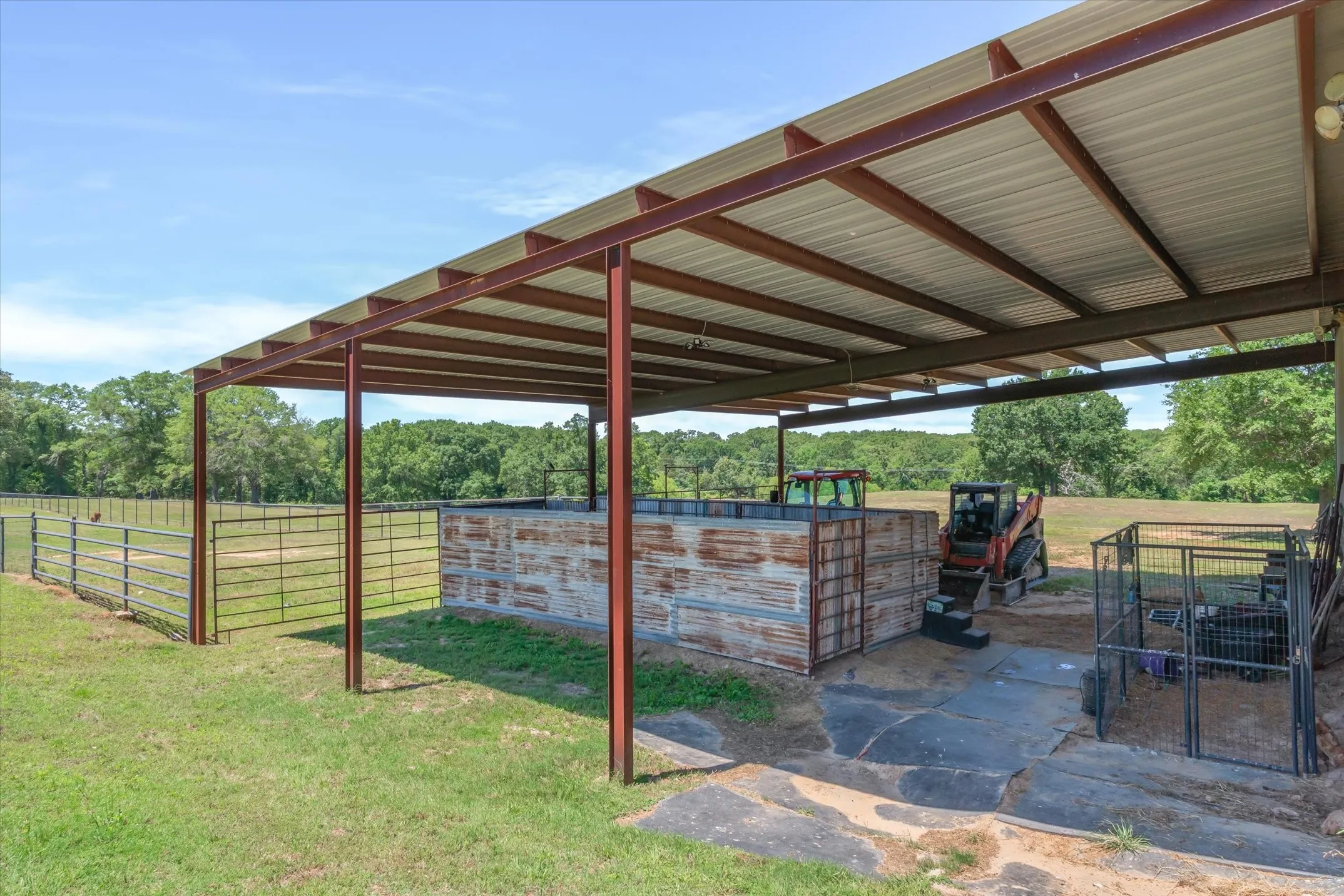 Single Family Residence For Sale in Van Zandt County , 347 VZ County Road 3108, Edgewood, Texas 75117, 4 Bedrooms, 3 Bathrooms, 2 Garage spaces, 3,004 Sqft, built in 2007, Price $1,300,000, mls#21271865, Real Estate Agent in Edgewood, Homes For Sale in Van Zandt county, Homes For Sale in Edgewood, Realtor in Edgewood Texas, Real Estate Brokerage Independent Realty Texas, Luminita Cordes Realtor
