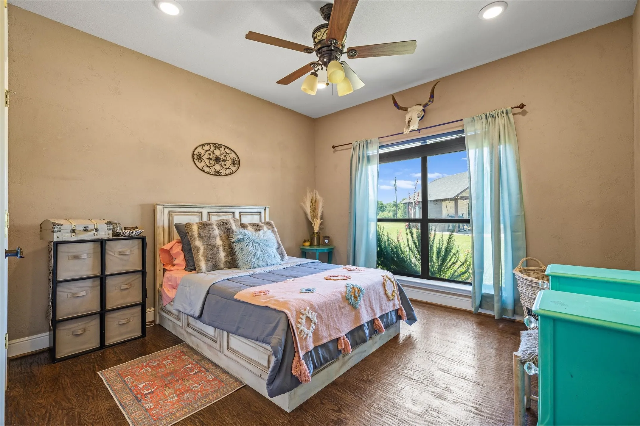 Single Family Residence For Sale in Van Zandt County , 347 VZ County Road 3108, Edgewood, Texas 75117, 4 Bedrooms, 3 Bathrooms, 2 Garage spaces, 3,004 Sqft, built in 2007, Price $1,300,000, mls#21271865, Real Estate Agent in Edgewood, Homes For Sale in Van Zandt county, Homes For Sale in Edgewood, Realtor in Edgewood Texas, Real Estate Brokerage Independent Realty Texas, Luminita Cordes Realtor