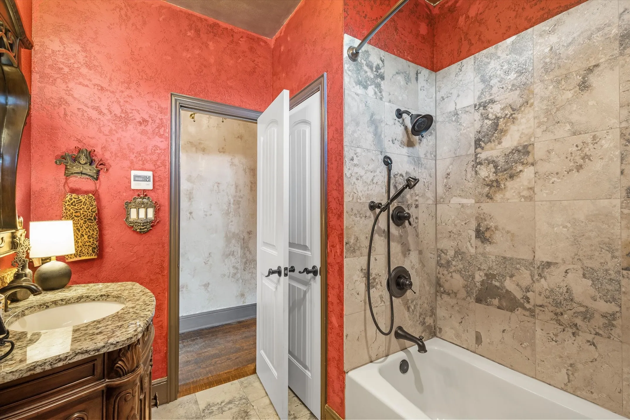 Single Family Residence For Sale in Van Zandt County , 347 VZ County Road 3108, Edgewood, Texas 75117, 4 Bedrooms, 3 Bathrooms, 2 Garage spaces, 3,004 Sqft, built in 2007, Price $1,300,000, mls#21271865, Real Estate Agent in Edgewood, Homes For Sale in Van Zandt county, Homes For Sale in Edgewood, Realtor in Edgewood Texas, Real Estate Brokerage Independent Realty Texas, Luminita Cordes Realtor