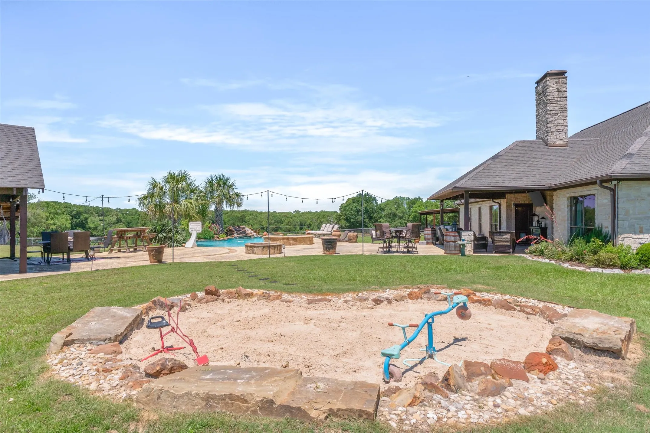 Single Family Residence For Sale in Van Zandt County , 347 VZ County Road 3108, Edgewood, Texas 75117, 4 Bedrooms, 3 Bathrooms, 2 Garage spaces, 3,004 Sqft, built in 2007, Price $1,300,000, mls#21271865, Real Estate Agent in Edgewood, Homes For Sale in Van Zandt county, Homes For Sale in Edgewood, Realtor in Edgewood Texas, Real Estate Brokerage Independent Realty Texas, Luminita Cordes Realtor