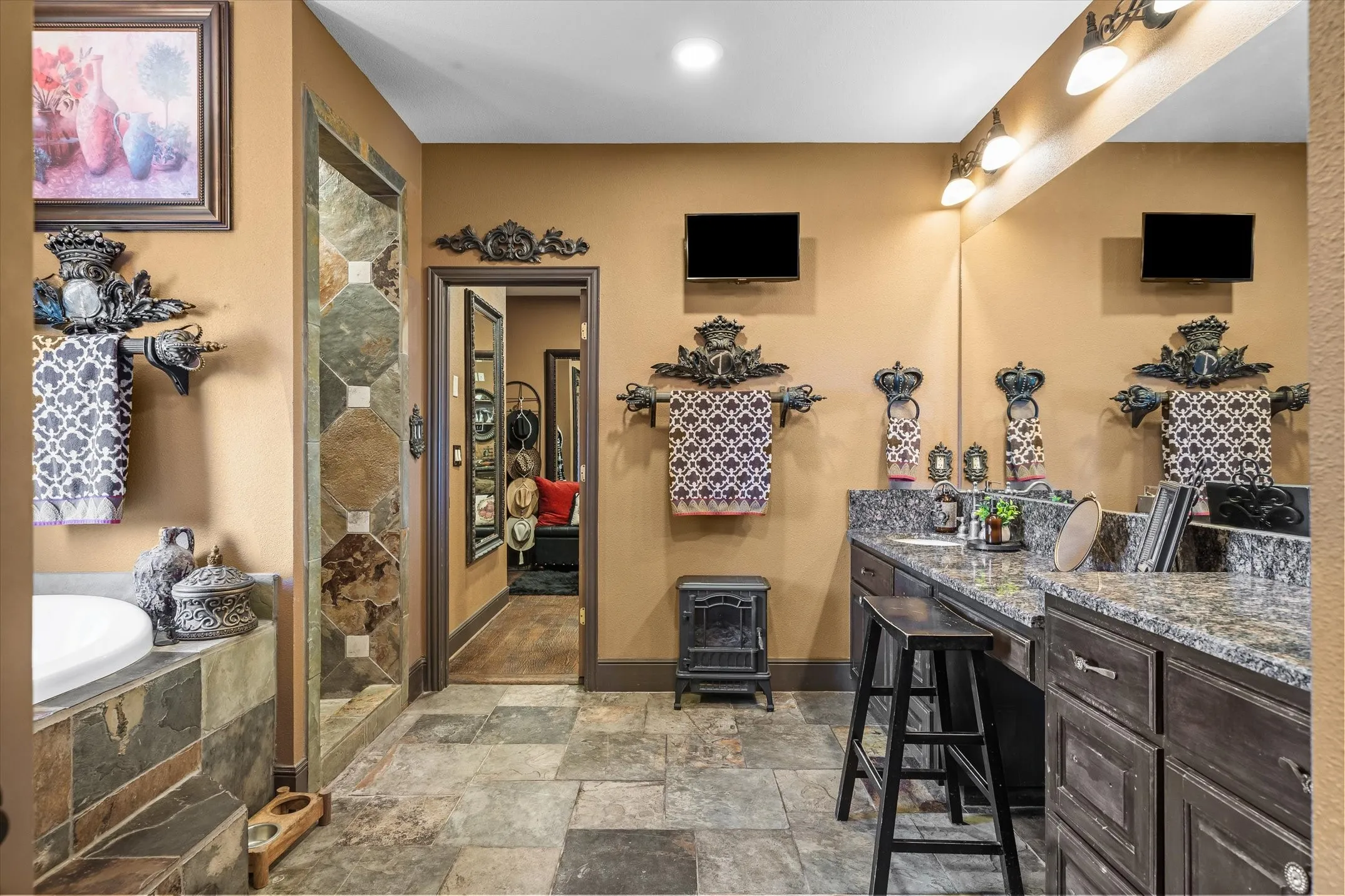 Single Family Residence For Sale in Van Zandt County , 347 VZ County Road 3108, Edgewood, Texas 75117, 4 Bedrooms, 3 Bathrooms, 2 Garage spaces, 3,004 Sqft, built in 2007, Price $1,300,000, mls#21271865, Real Estate Agent in Edgewood, Homes For Sale in Van Zandt county, Homes For Sale in Edgewood, Realtor in Edgewood Texas, Real Estate Brokerage Independent Realty Texas, Luminita Cordes Realtor