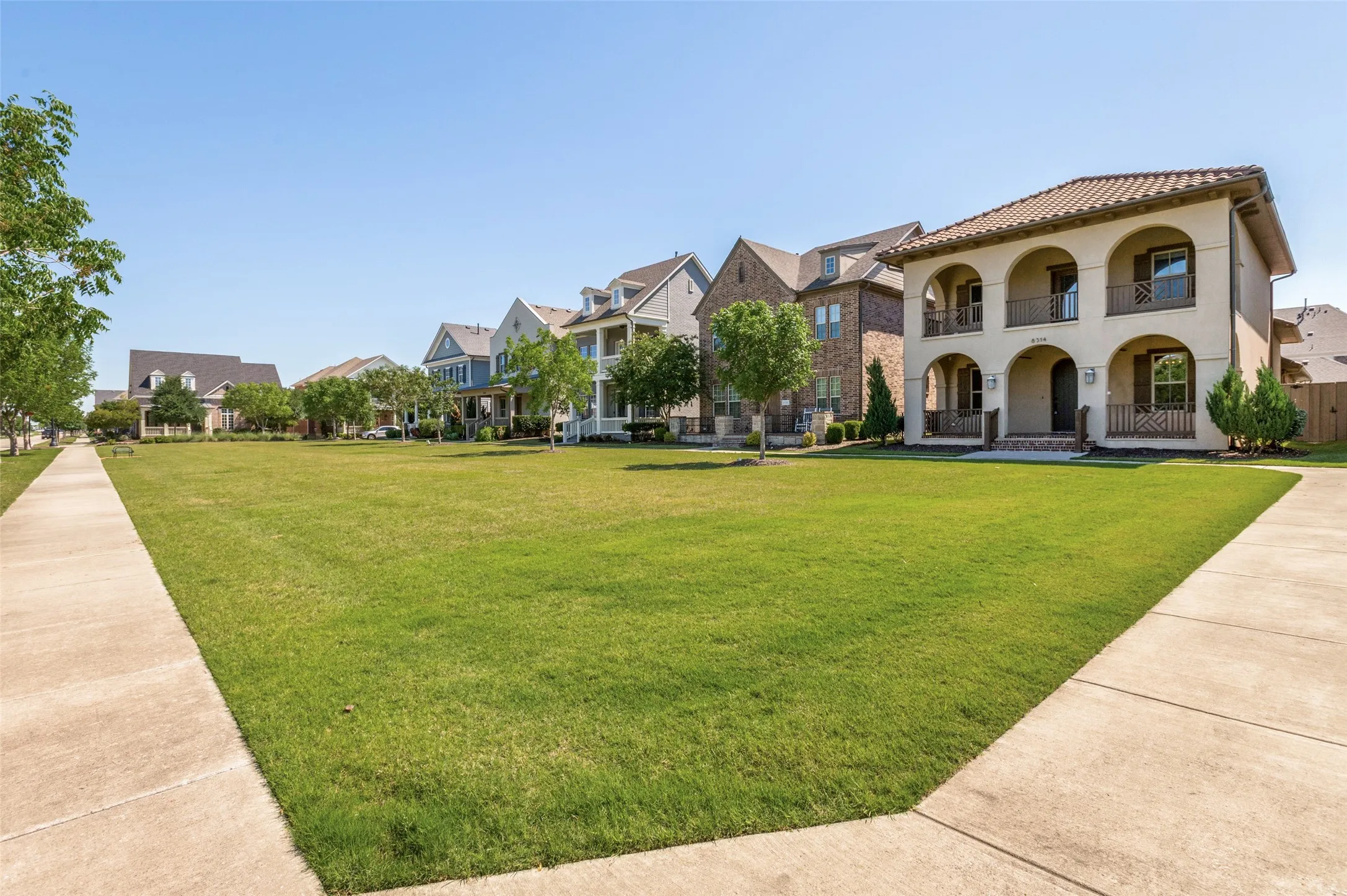 Single Family Residence For Sale in Denton County , 8314 Kentland Drive, Frisco, Texas 75034, 3 Bedroom, 4 Bathroom, 3 Garage spaces, 2,610 Sqft, built in 2016, mls#21271839, Real Estate Agent in Frisco, Homes For Sale in Denton county, Homes For Sale in Frisco, Realtor in Frisco Texas, Real Estate Brokerage Independent Realty Texas, Luminita Cordes Realtor