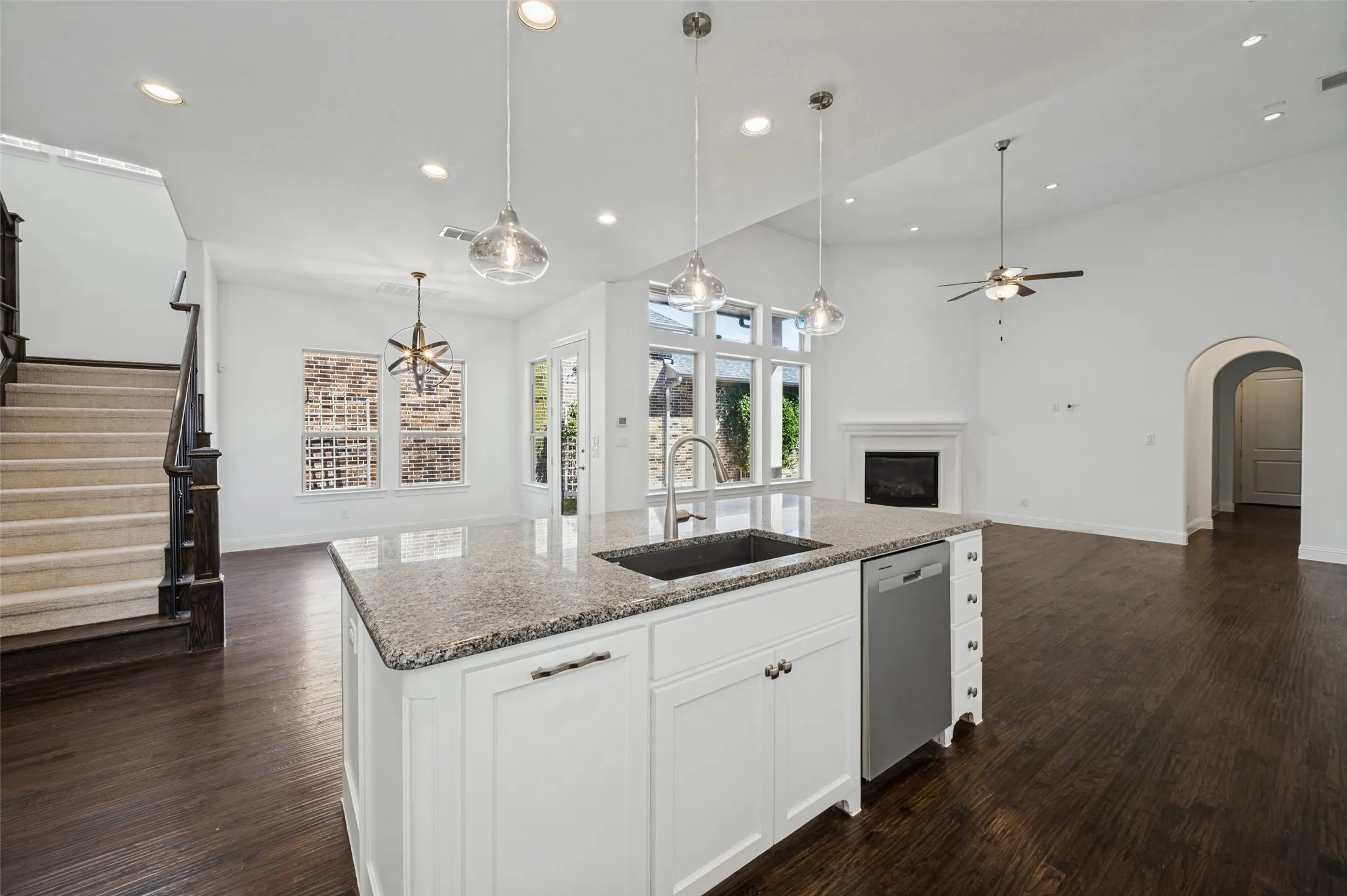 Single Family Residence For Sale in Denton County , 8314 Kentland Drive, Frisco, Texas 75034, 3 Bedroom, 4 Bathroom, 3 Garage spaces, 2,610 Sqft, built in 2016, mls#21271839, Real Estate Agent in Frisco, Homes For Sale in Denton county, Homes For Sale in Frisco, Realtor in Frisco Texas, Real Estate Brokerage Independent Realty Texas, Luminita Cordes Realtor