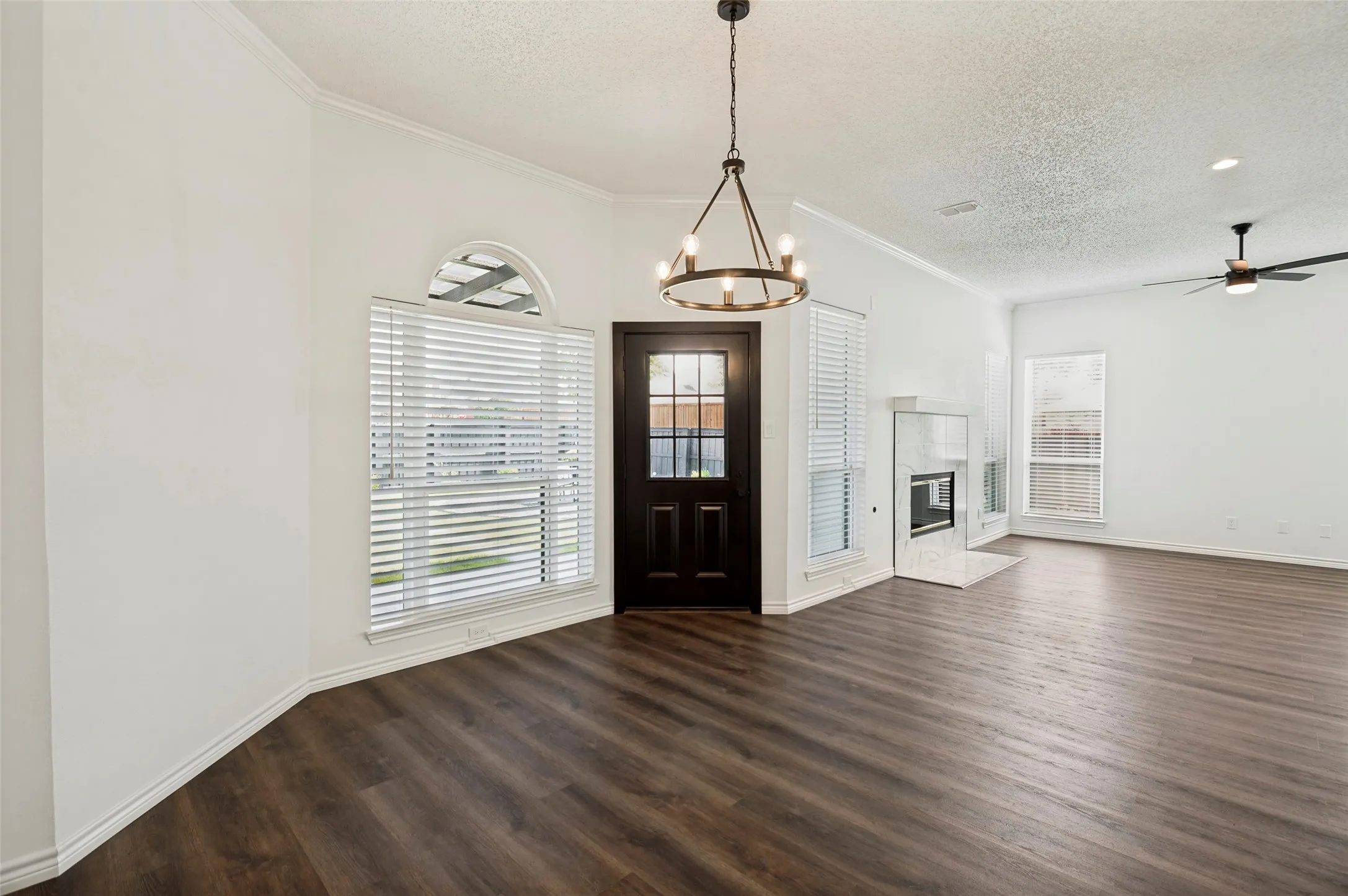 Single Family Residence For Sale in Denton County , 1420 Dudley Drive, Carrollton, Texas 75007, 4 Bedroom, 3 Bathroom, 2 Garage spaces, 2,639 Sqft, built in 1991, mls#21257061, Real Estate Agent in Carrollton, Homes For Sale in Denton county, Homes For Sale in Carrollton, Realtor in Carrollton Texas, Real Estate Brokerage Independent Realty Texas, Luminita Cordes Realtor