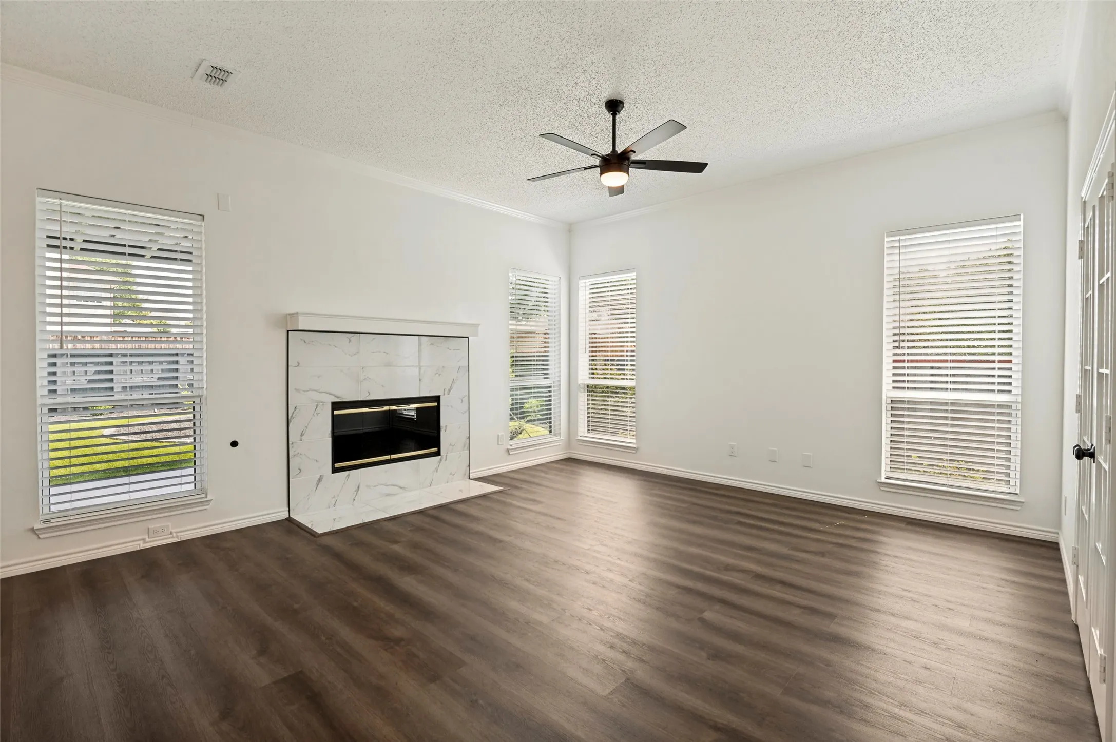 Single Family Residence For Sale in Denton County , 1420 Dudley Drive, Carrollton, Texas 75007, 4 Bedroom, 3 Bathroom, 2 Garage spaces, 2,639 Sqft, built in 1991, mls#21257061, Real Estate Agent in Carrollton, Homes For Sale in Denton county, Homes For Sale in Carrollton, Realtor in Carrollton Texas, Real Estate Brokerage Independent Realty Texas, Luminita Cordes Realtor