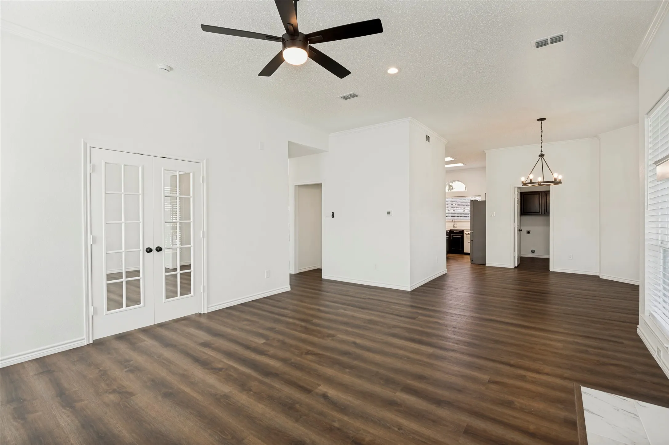 Single Family Residence For Sale in Denton County , 1420 Dudley Drive, Carrollton, Texas 75007, 4 Bedroom, 3 Bathroom, 2 Garage spaces, 2,639 Sqft, built in 1991, mls#21257061, Real Estate Agent in Carrollton, Homes For Sale in Denton county, Homes For Sale in Carrollton, Realtor in Carrollton Texas, Real Estate Brokerage Independent Realty Texas, Luminita Cordes Realtor