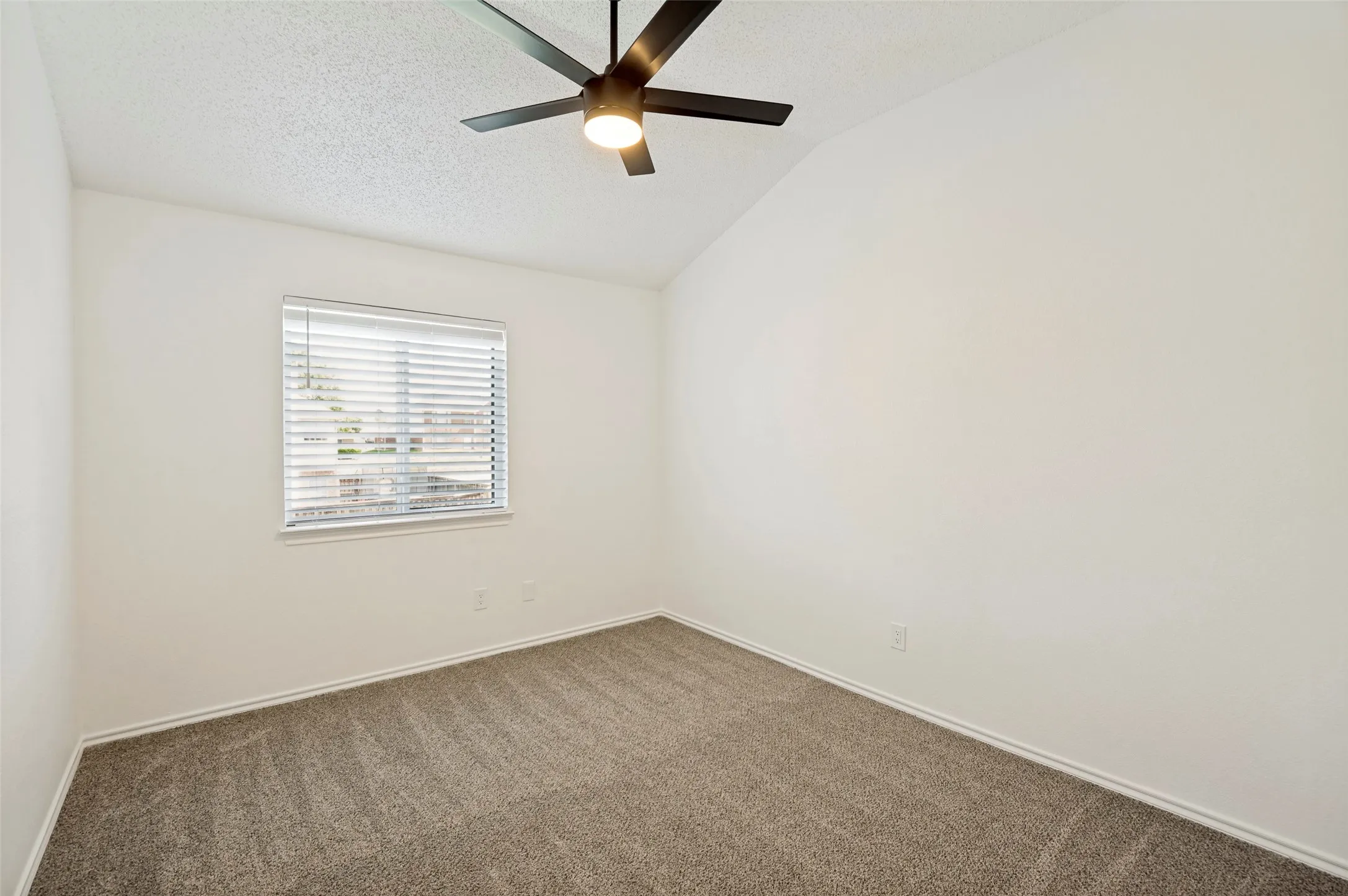 Single Family Residence For Sale in Denton County , 1420 Dudley Drive, Carrollton, Texas 75007, 4 Bedroom, 3 Bathroom, 2 Garage spaces, 2,639 Sqft, built in 1991, mls#21257061, Real Estate Agent in Carrollton, Homes For Sale in Denton county, Homes For Sale in Carrollton, Realtor in Carrollton Texas, Real Estate Brokerage Independent Realty Texas, Luminita Cordes Realtor